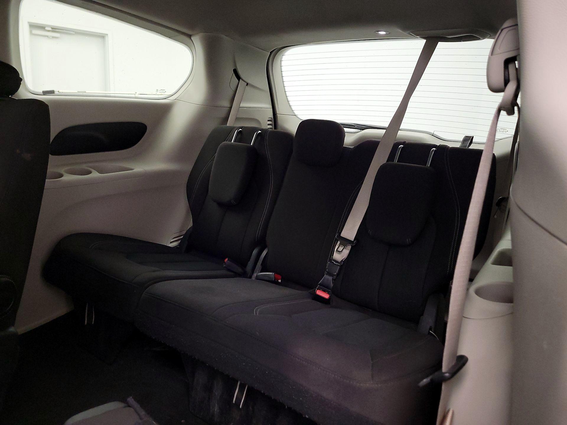 Thumbnail: 2022 Chrysler Voyager - 20