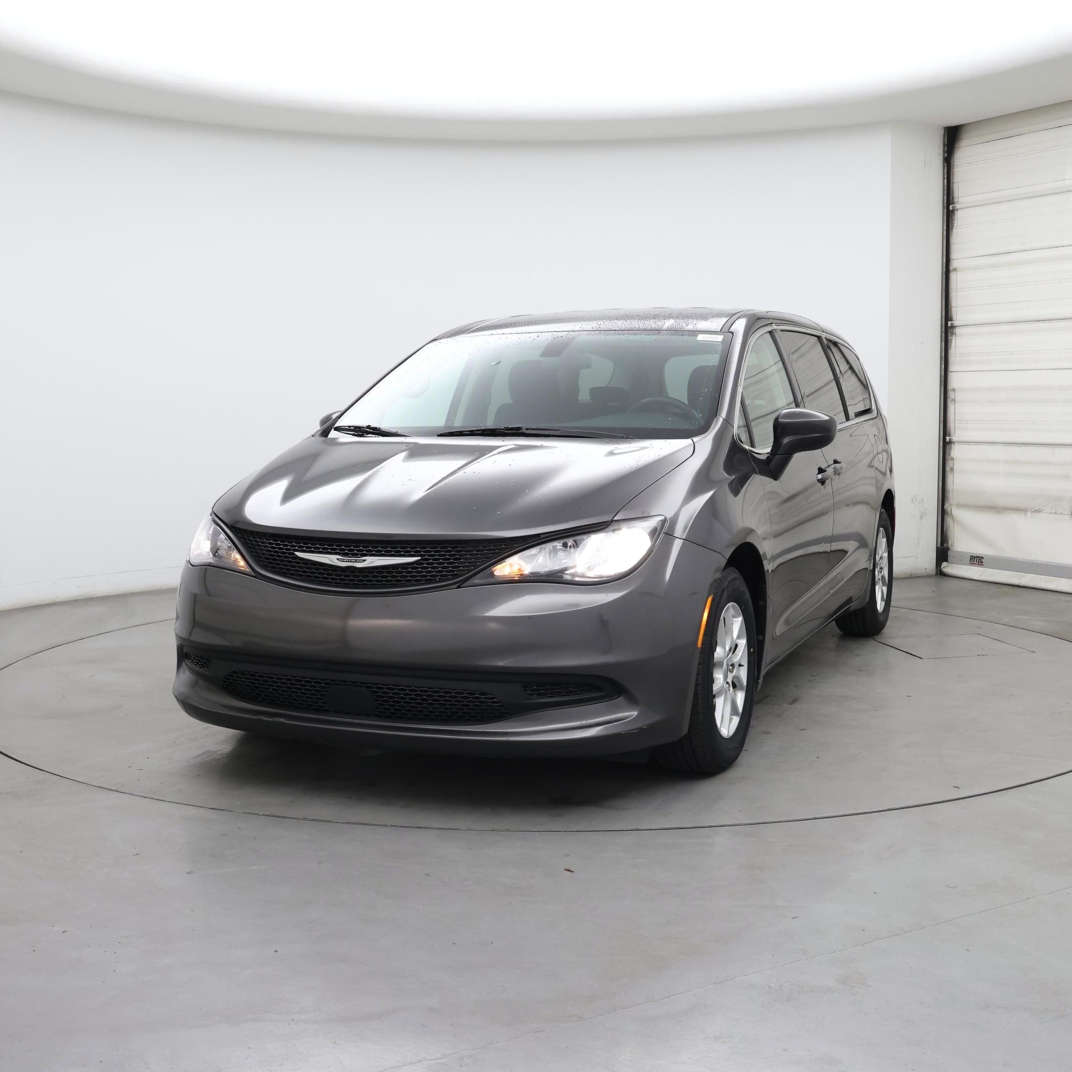 Thumbnail: 2022 Chrysler Voyager - 4