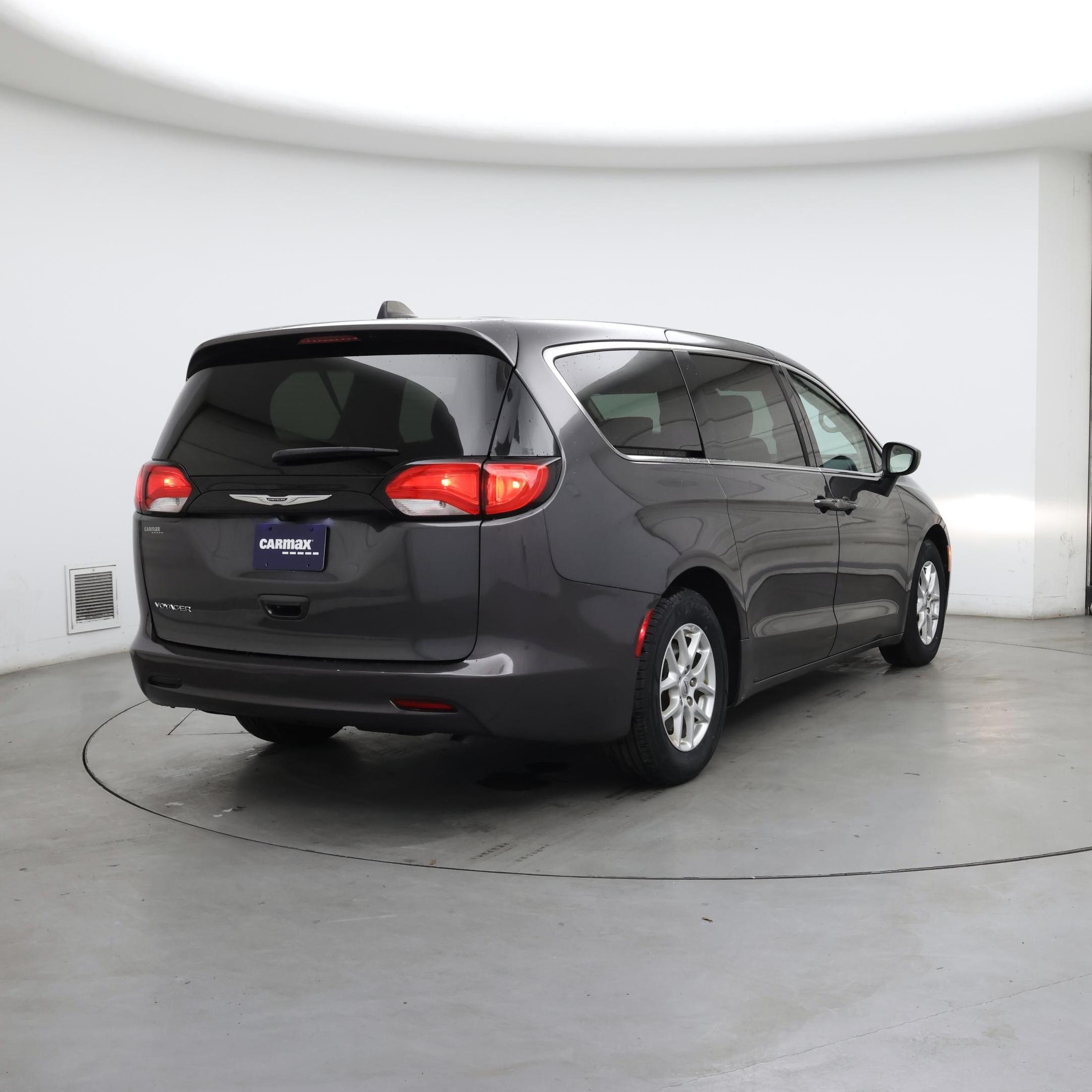 Thumbnail: 2022 Chrysler Voyager - 8