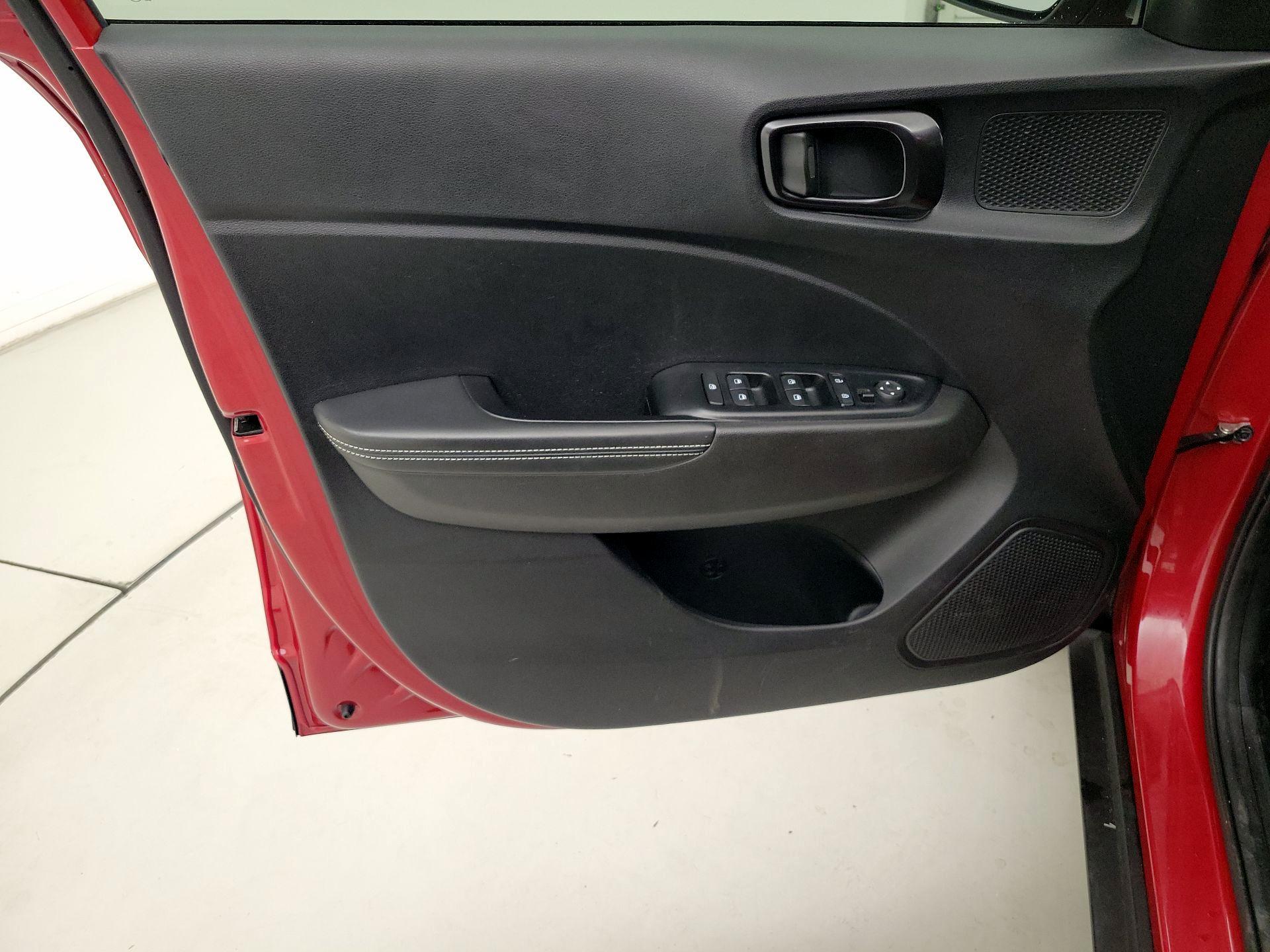 Thumbnail: 2023 Hyundai Venue - 12