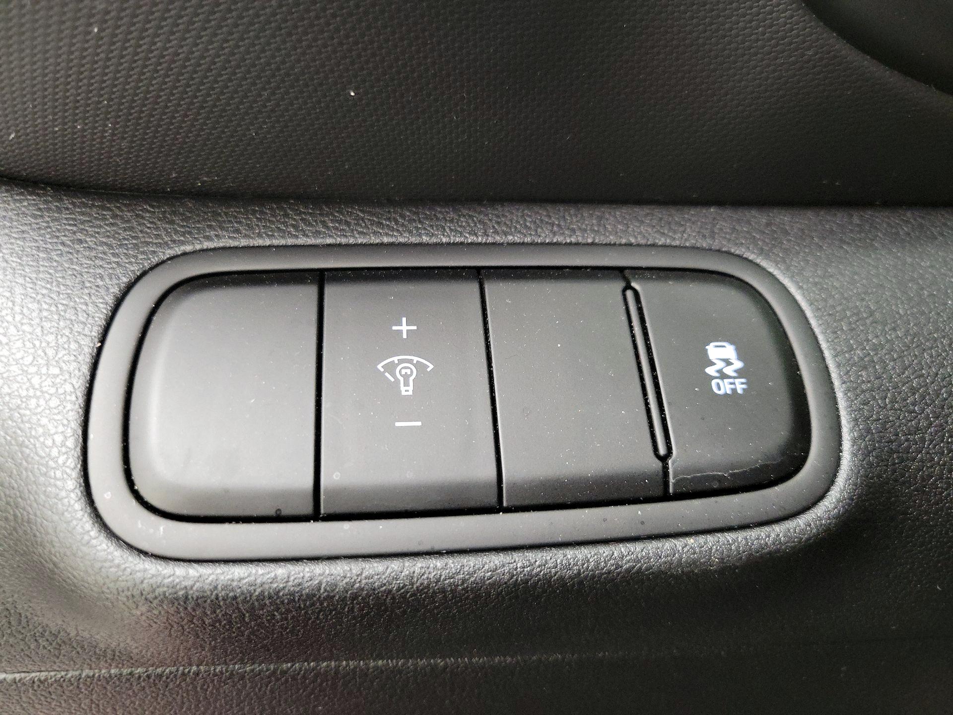 Thumbnail: 2023 Hyundai Venue - 13