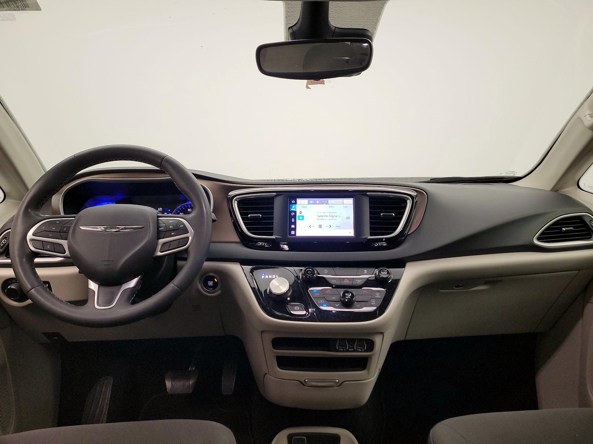 Thumbnail: 2023 Chrysler Voyager - 9