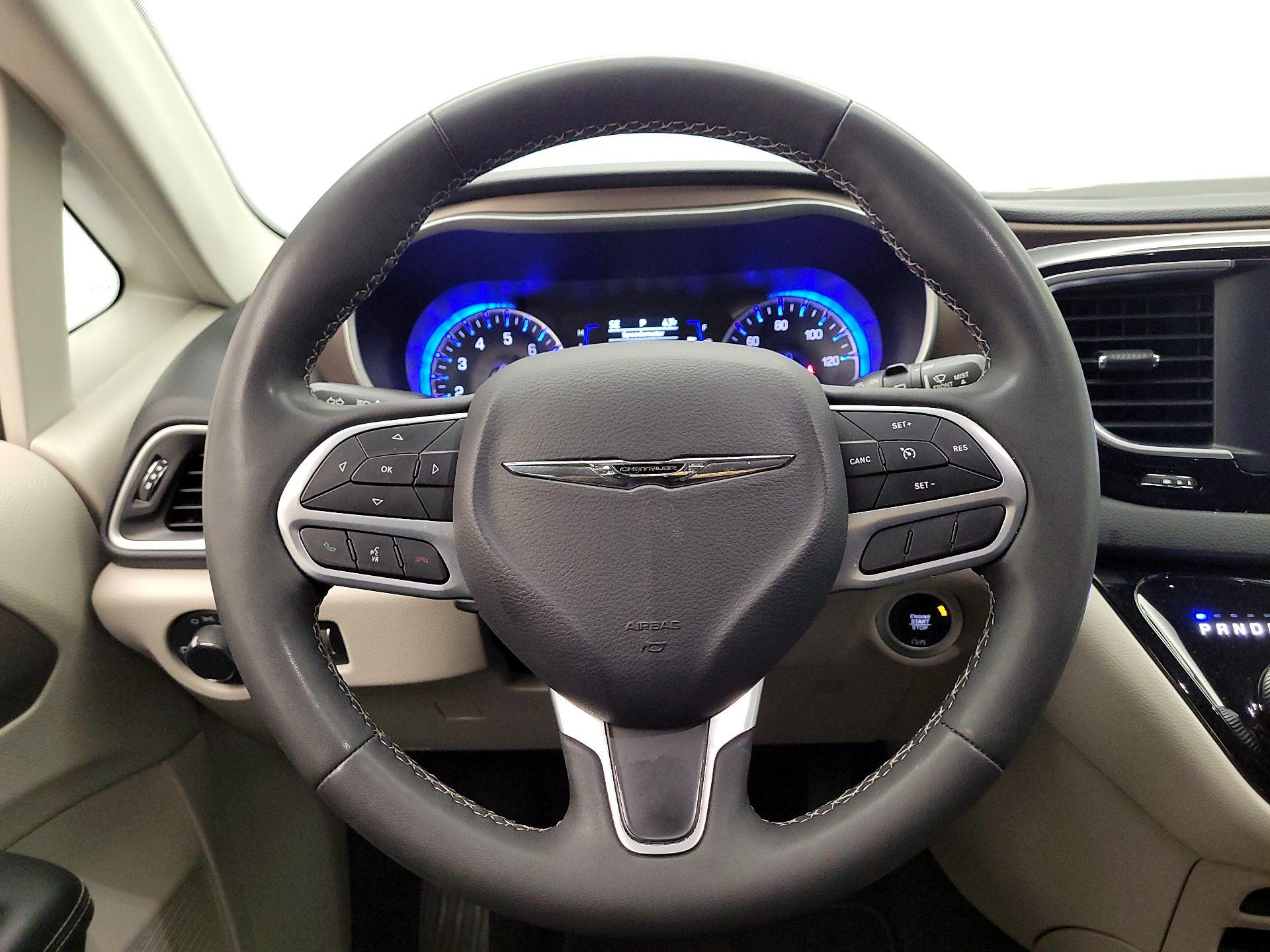 Thumbnail: 2023 Chrysler Voyager - 10