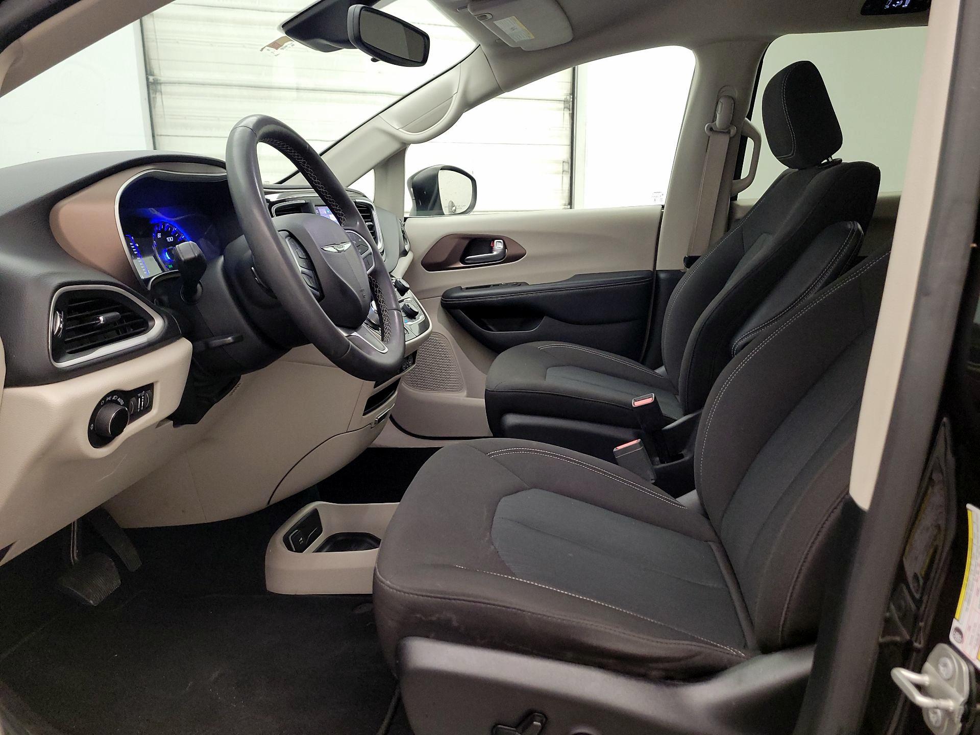 Thumbnail: 2023 Chrysler Voyager - 11