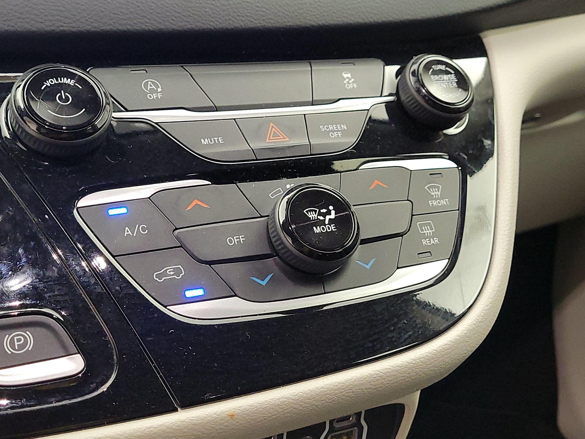 Thumbnail: 2023 Chrysler Voyager - 16