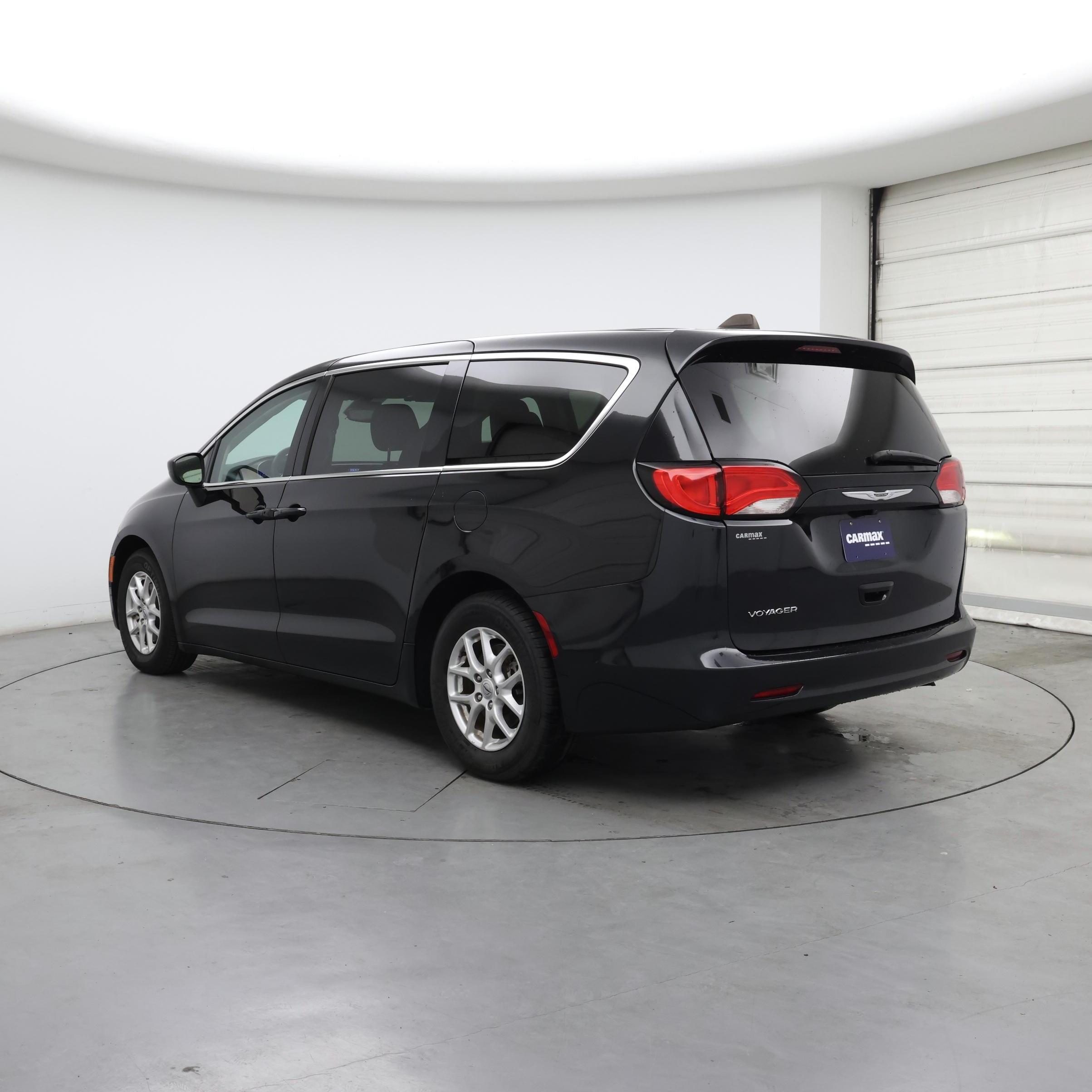 Thumbnail: 2023 Chrysler Voyager - 2