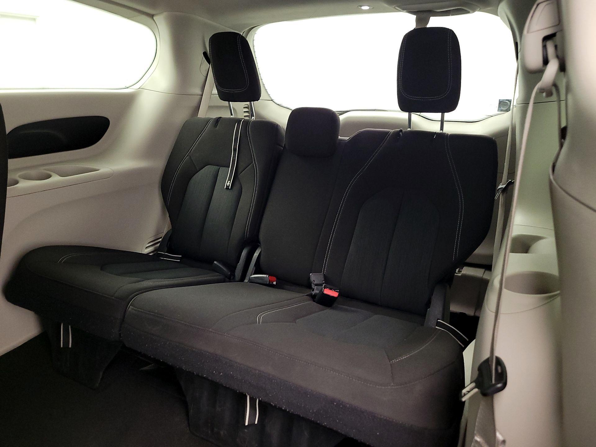 Thumbnail: 2023 Chrysler Voyager - 20