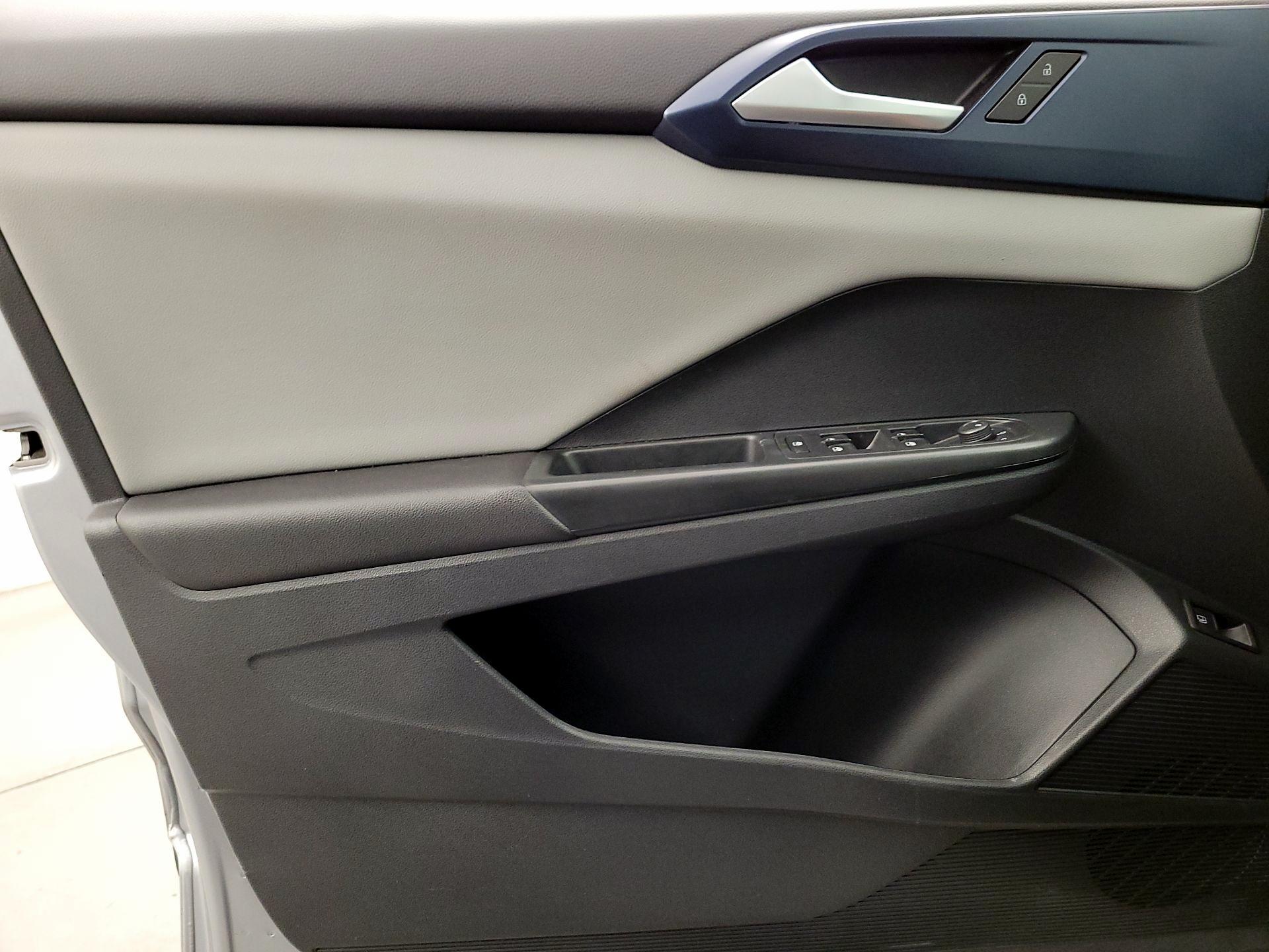 Thumbnail: 2022 Volkswagen Taos - 12