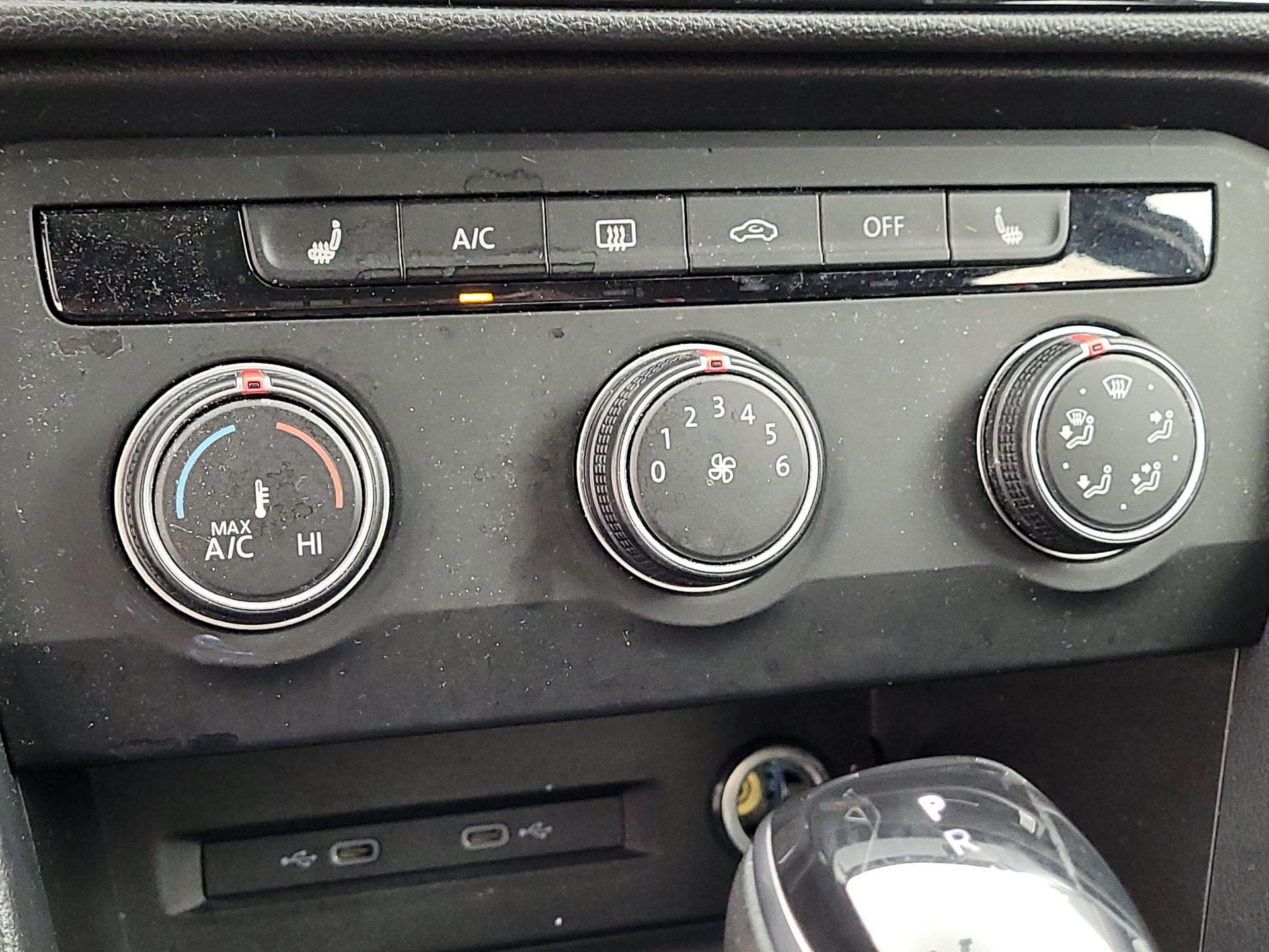 Thumbnail: 2022 Volkswagen Taos - 16