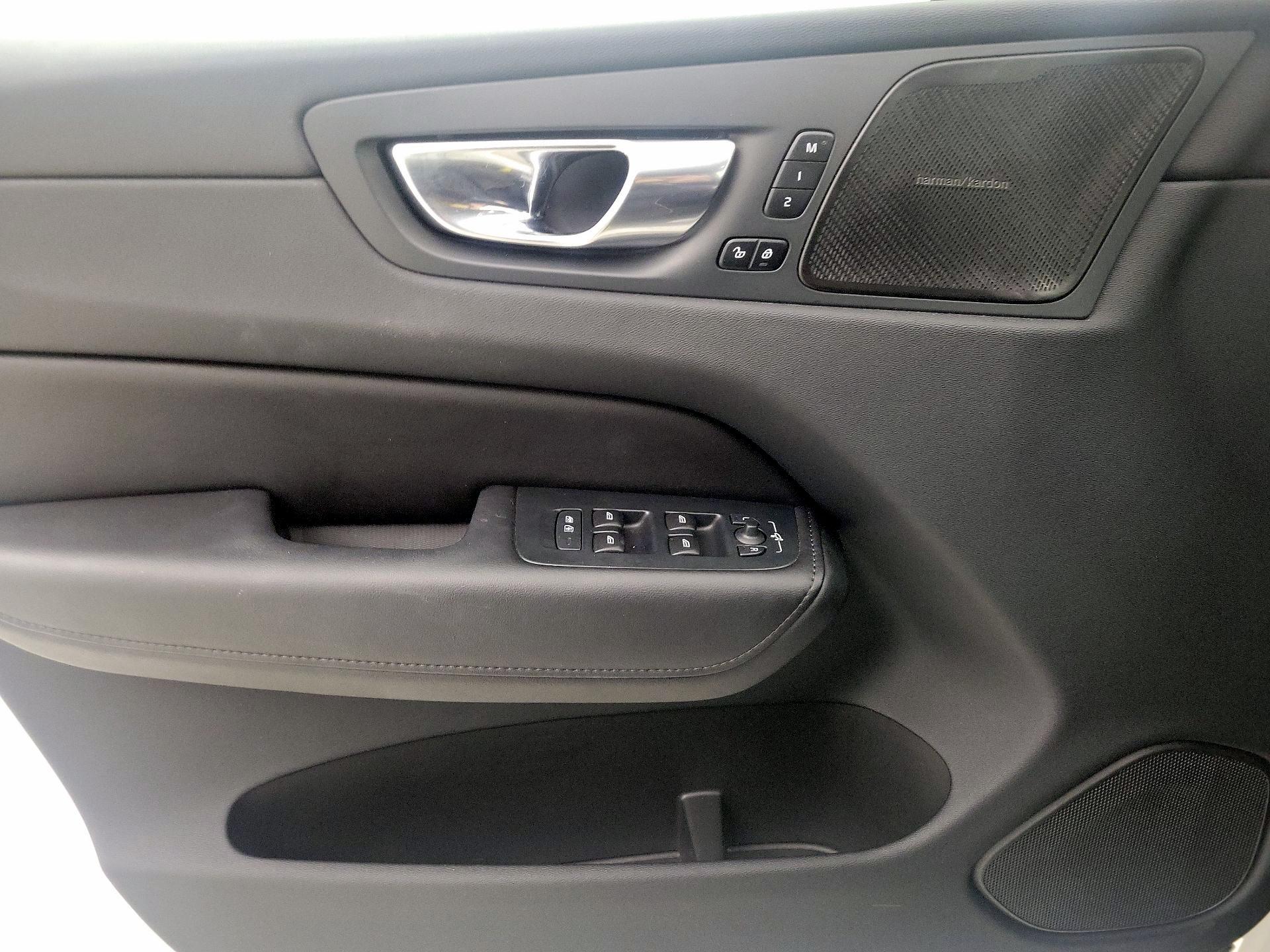 Thumbnail: 2023 Volvo XC60 - 12