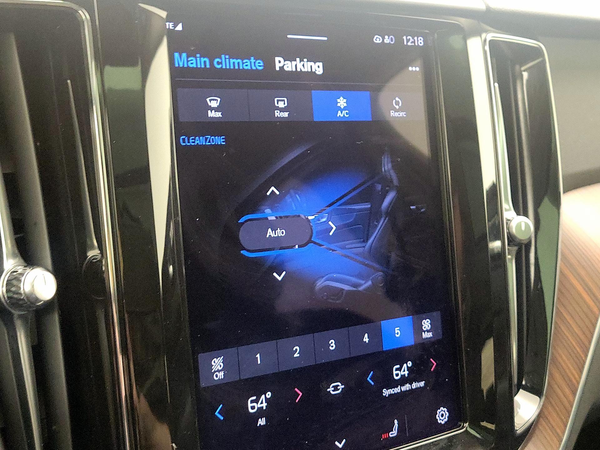 Thumbnail: 2023 Volvo XC60 - 16