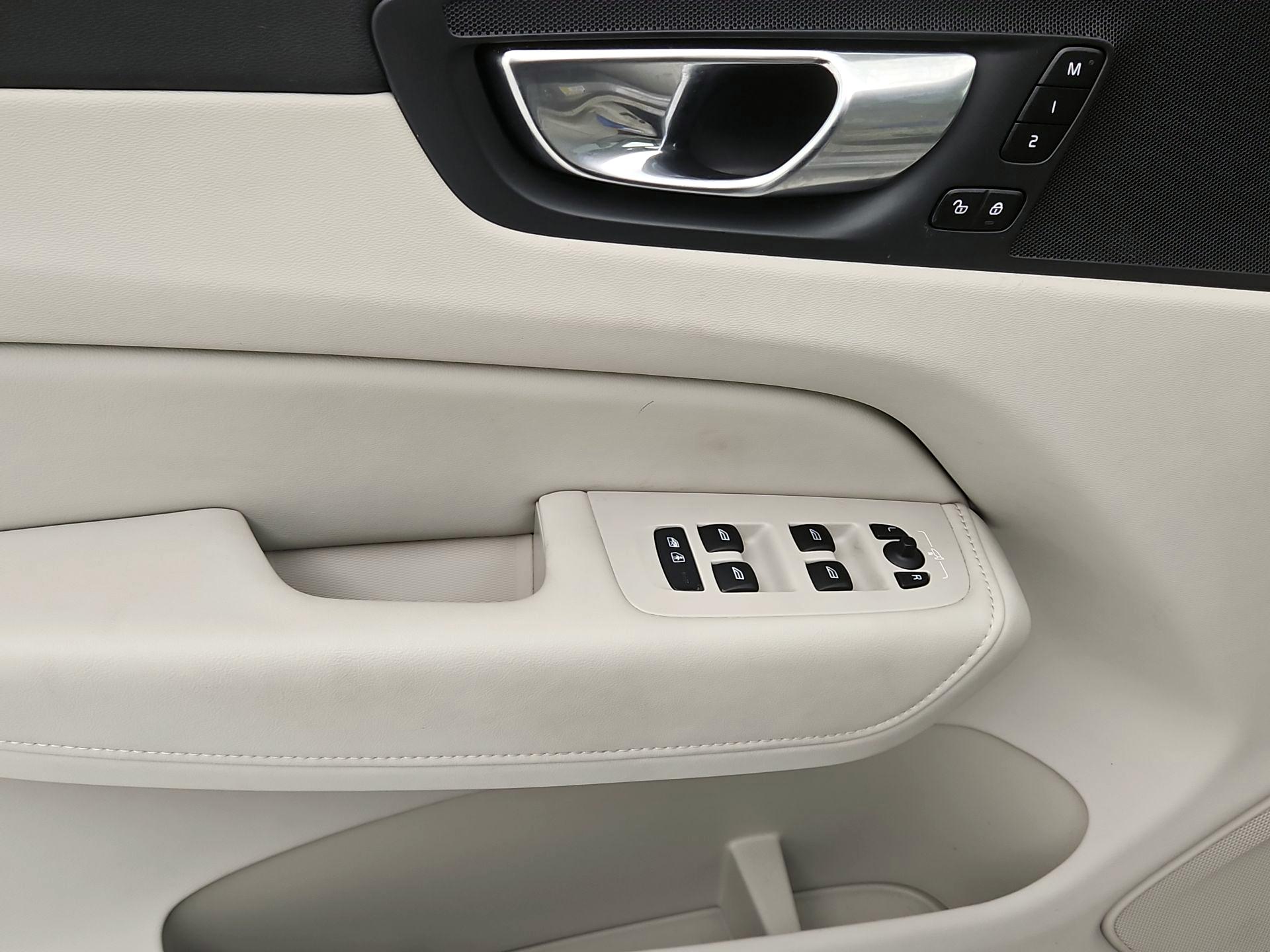 Thumbnail: 2023 Volvo XC60 - 12