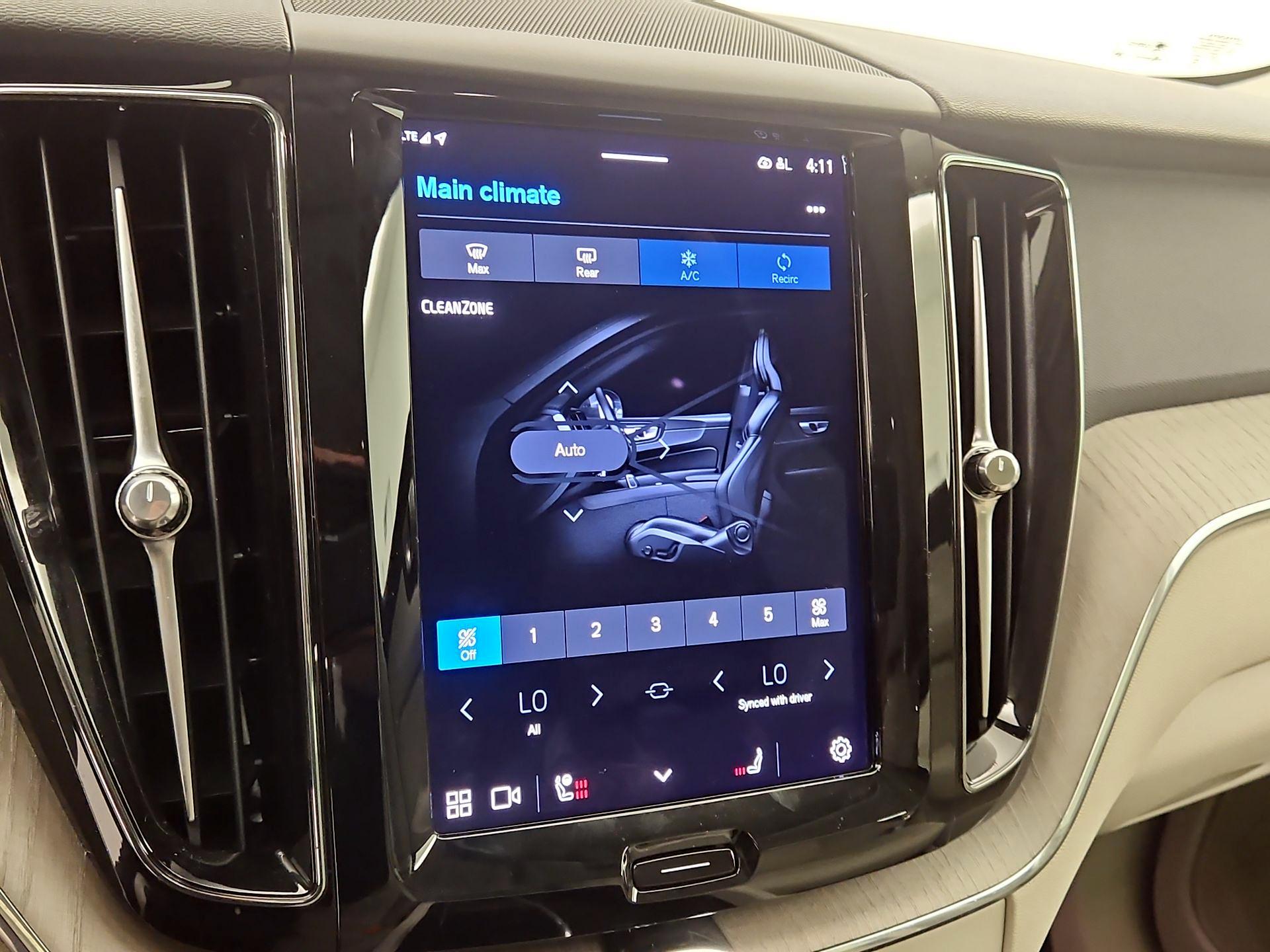 Thumbnail: 2023 Volvo XC60 - 17