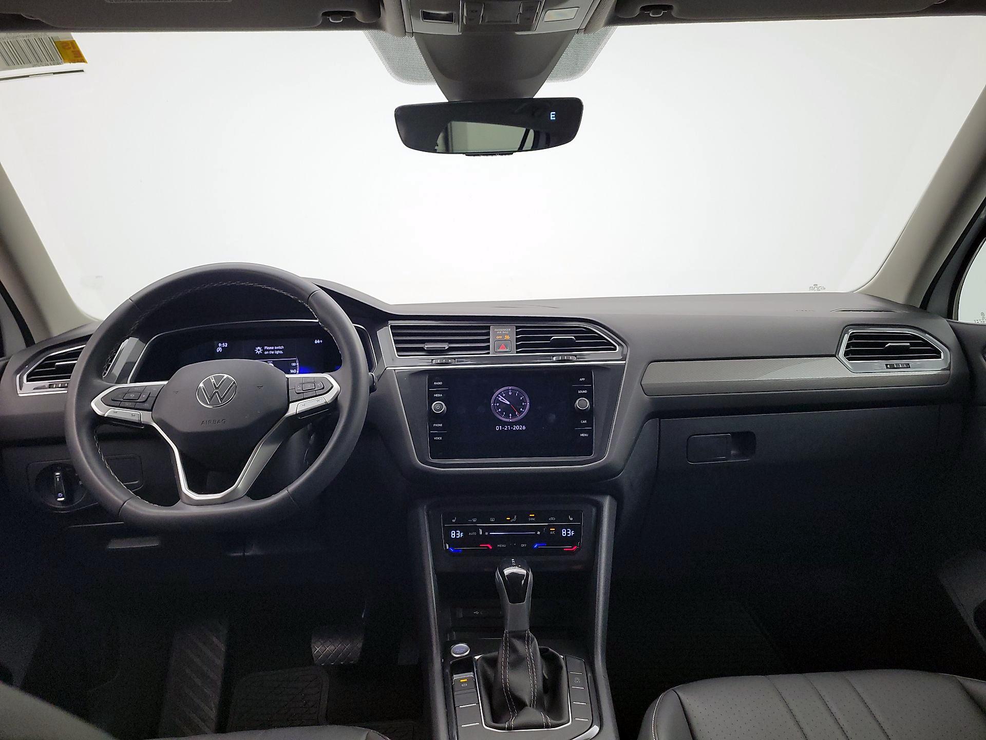 Thumbnail: 2023 Volkswagen Tiguan - 9