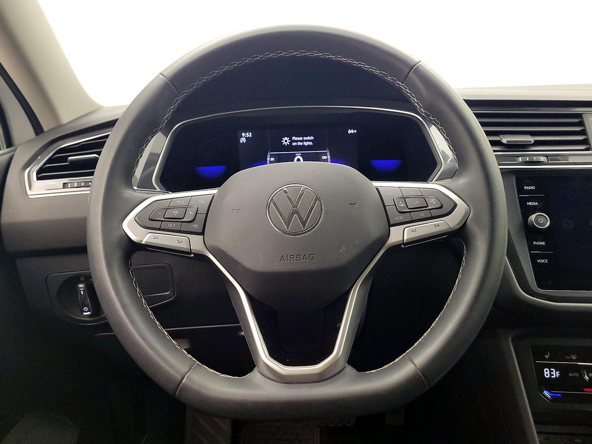 Thumbnail: 2023 Volkswagen Tiguan - 10