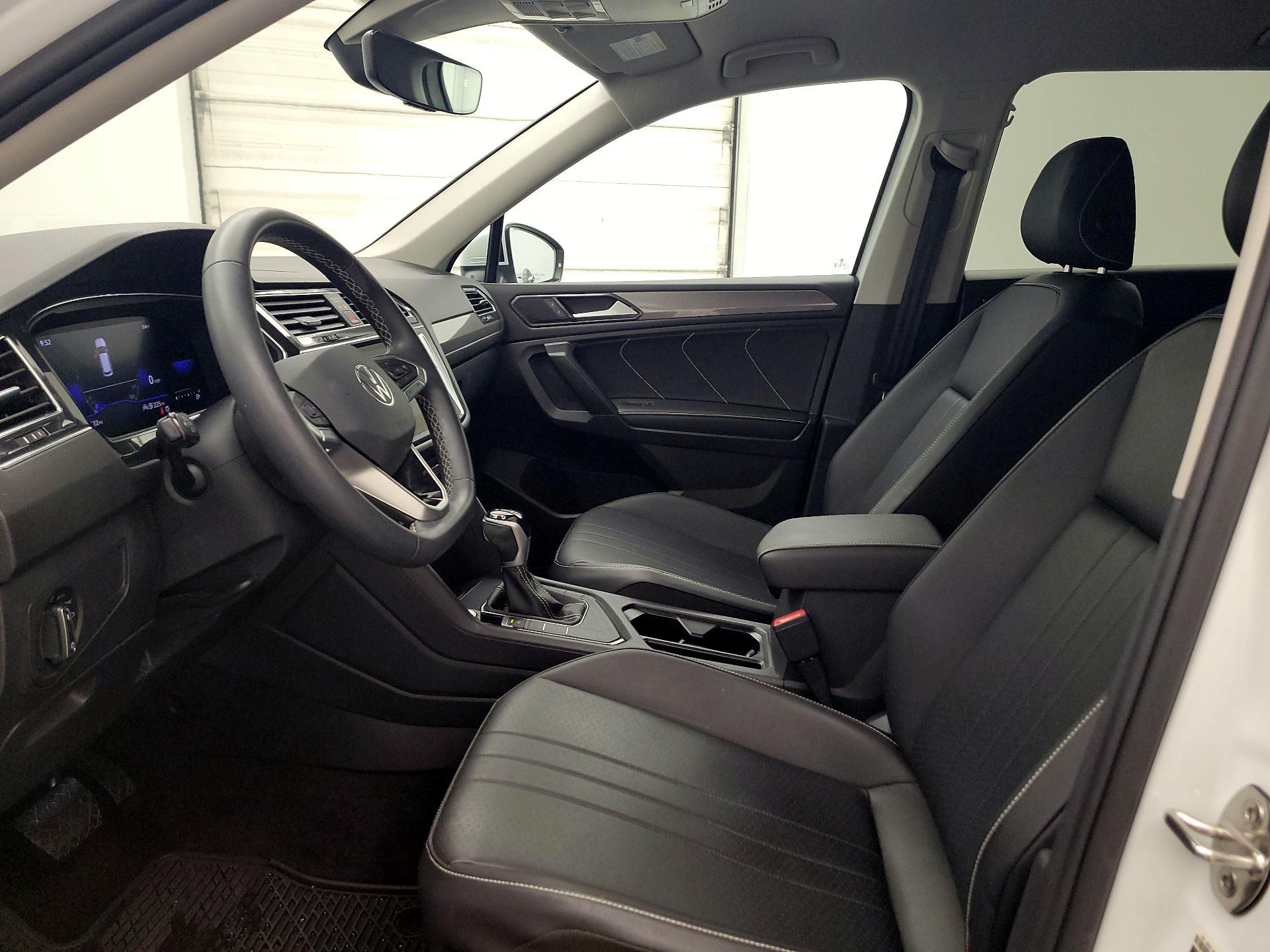 Thumbnail: 2023 Volkswagen Tiguan - 11