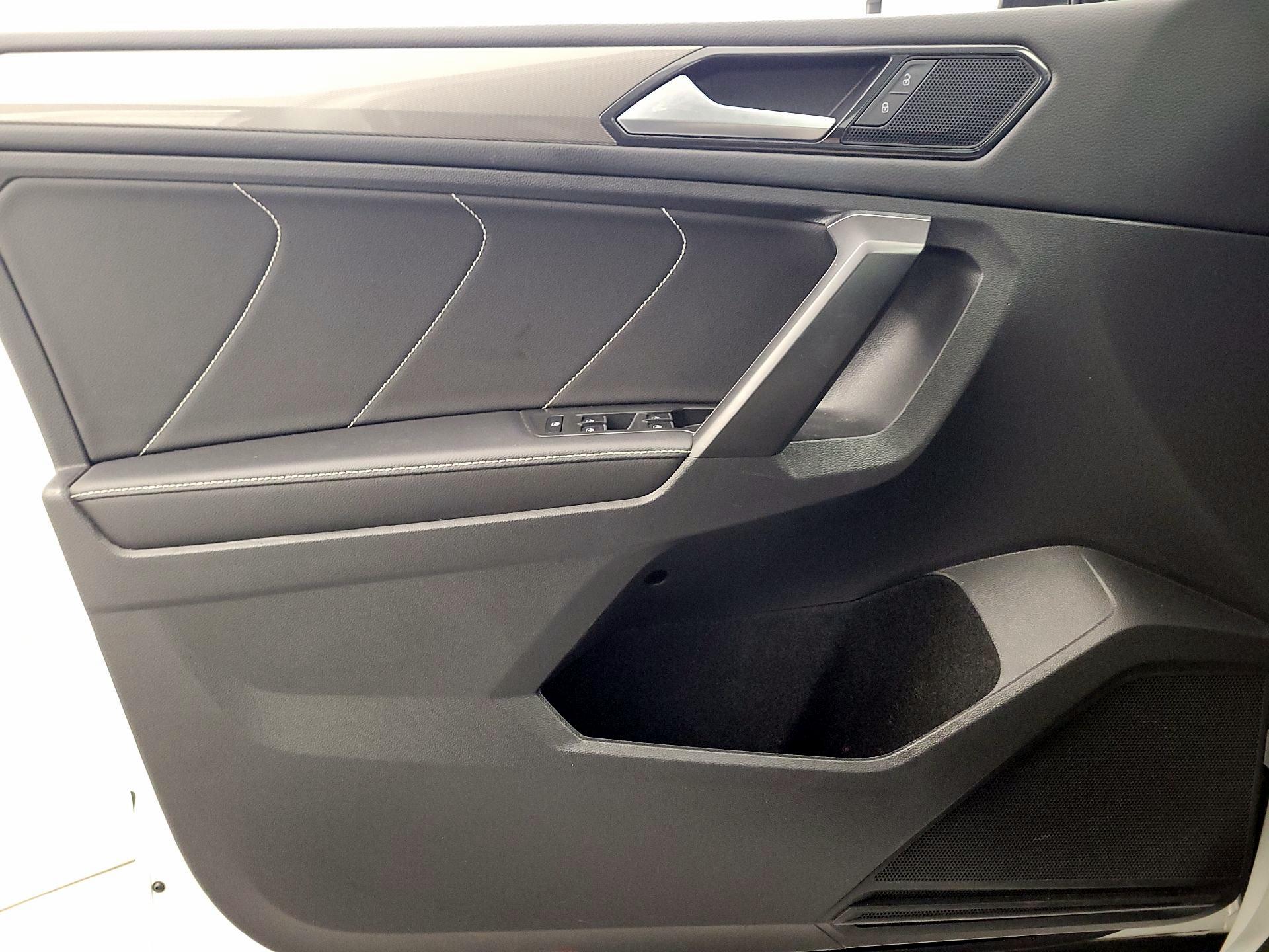 Thumbnail: 2023 Volkswagen Tiguan - 12