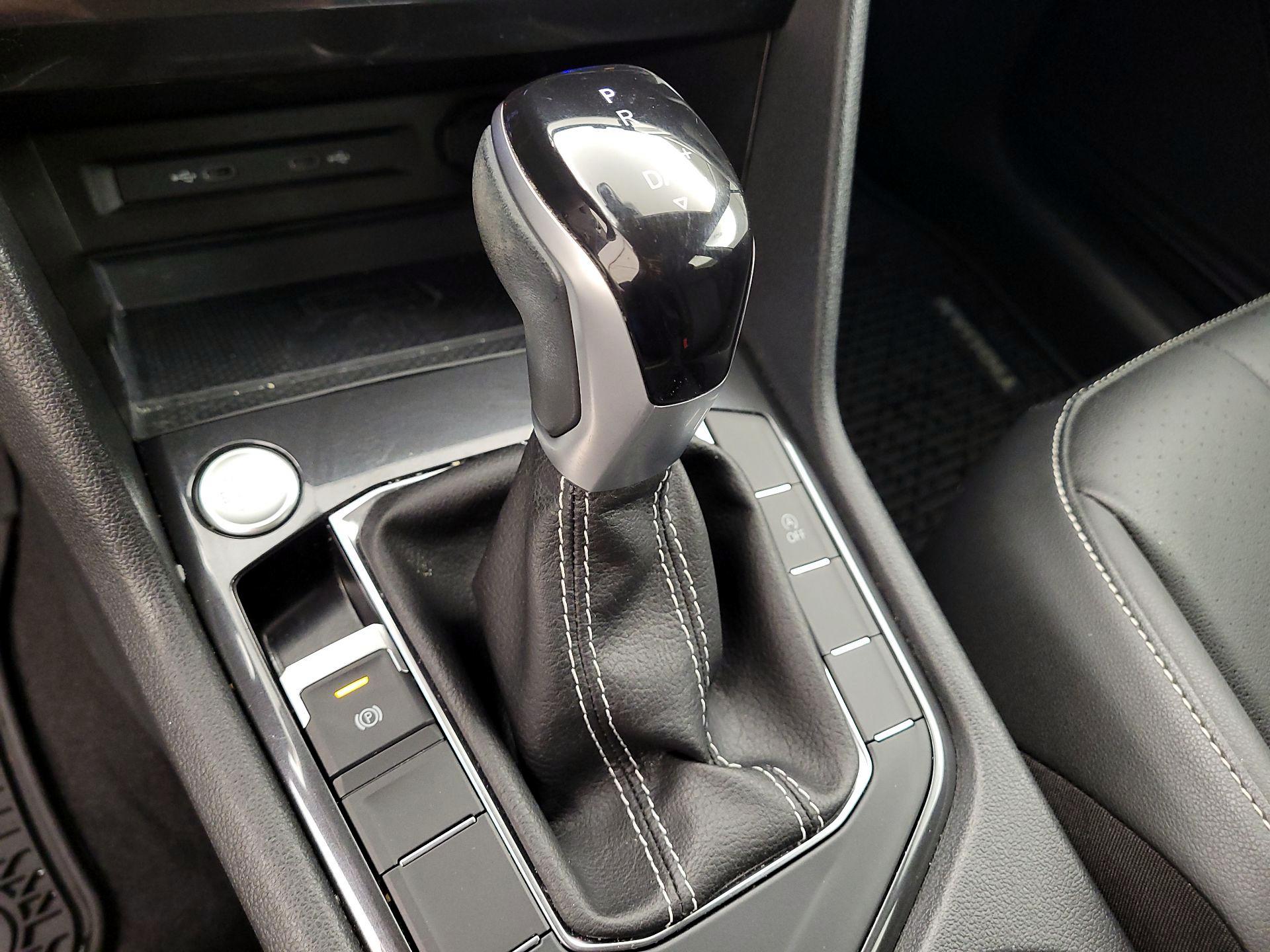 Thumbnail: 2023 Volkswagen Tiguan - 17