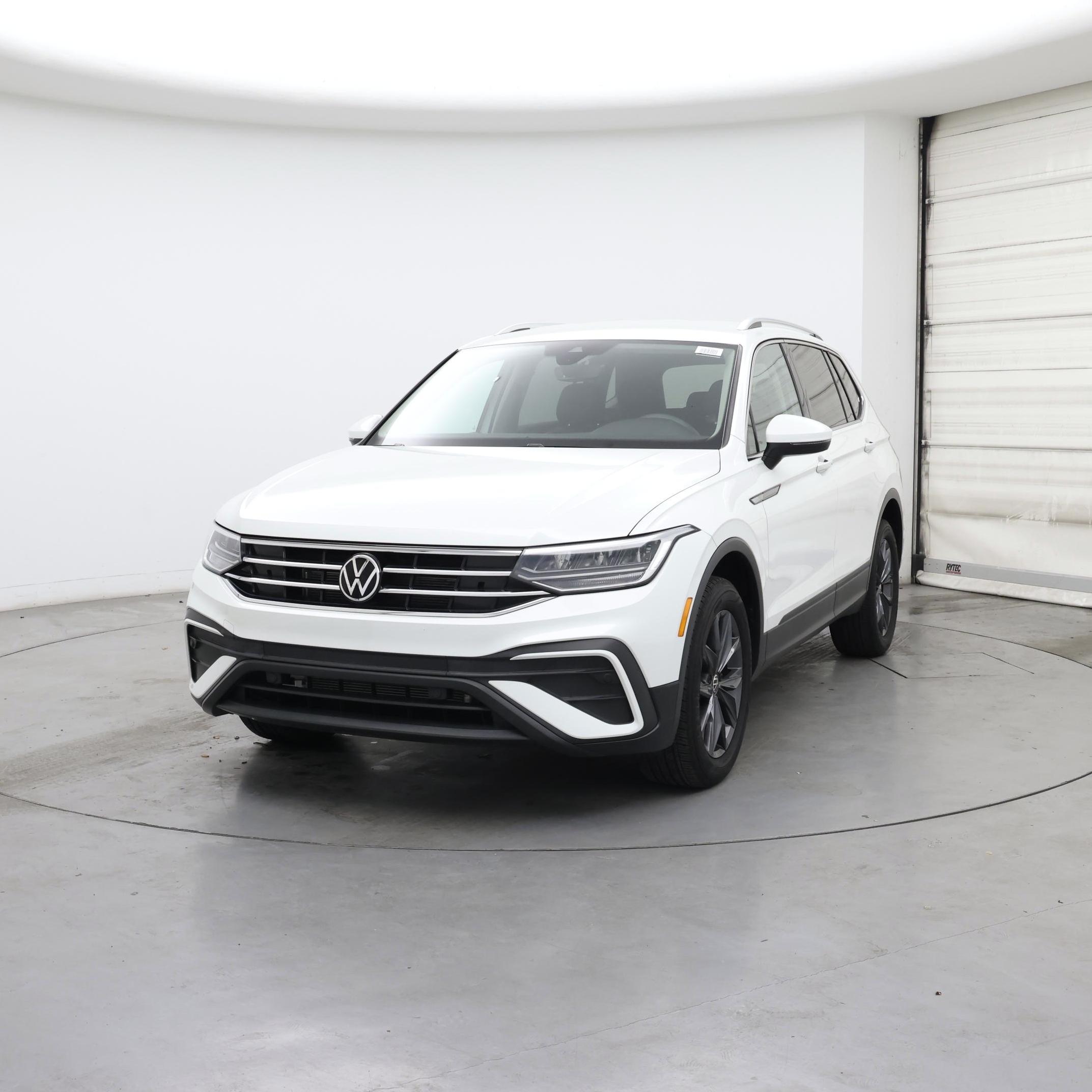 Thumbnail: 2023 Volkswagen Tiguan - 4
