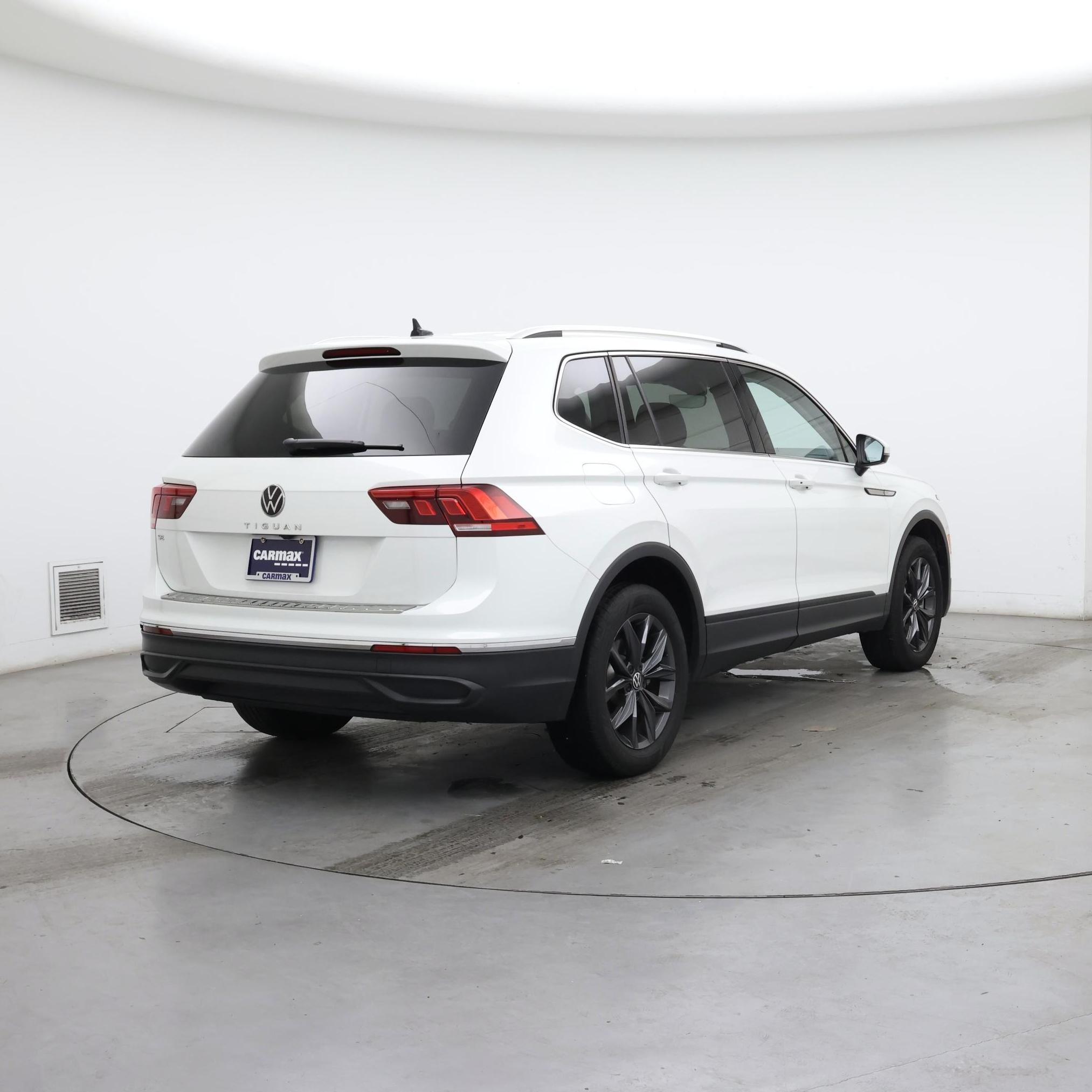 Thumbnail: 2023 Volkswagen Tiguan - 8