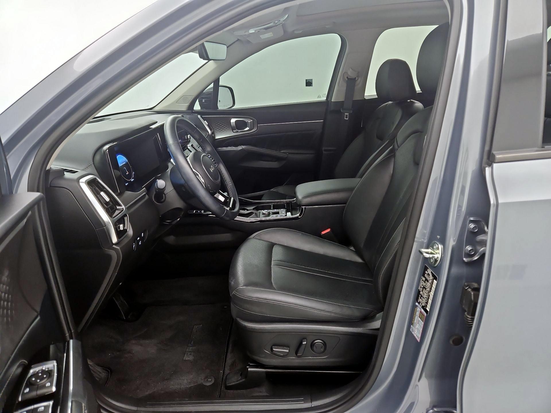 Thumbnail: 2023 Kia Sorento - 11