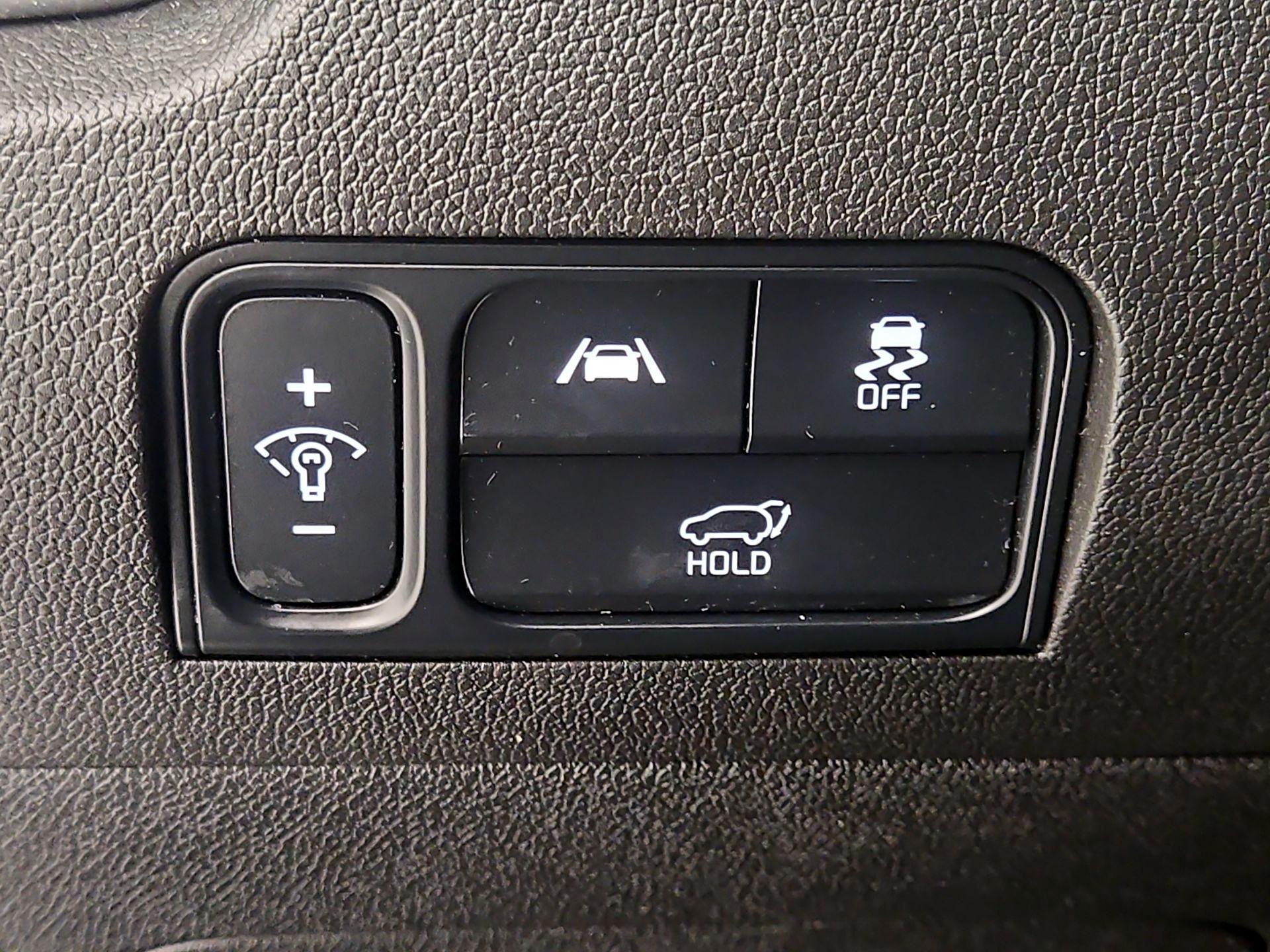 Thumbnail: 2023 Kia Sorento - 13