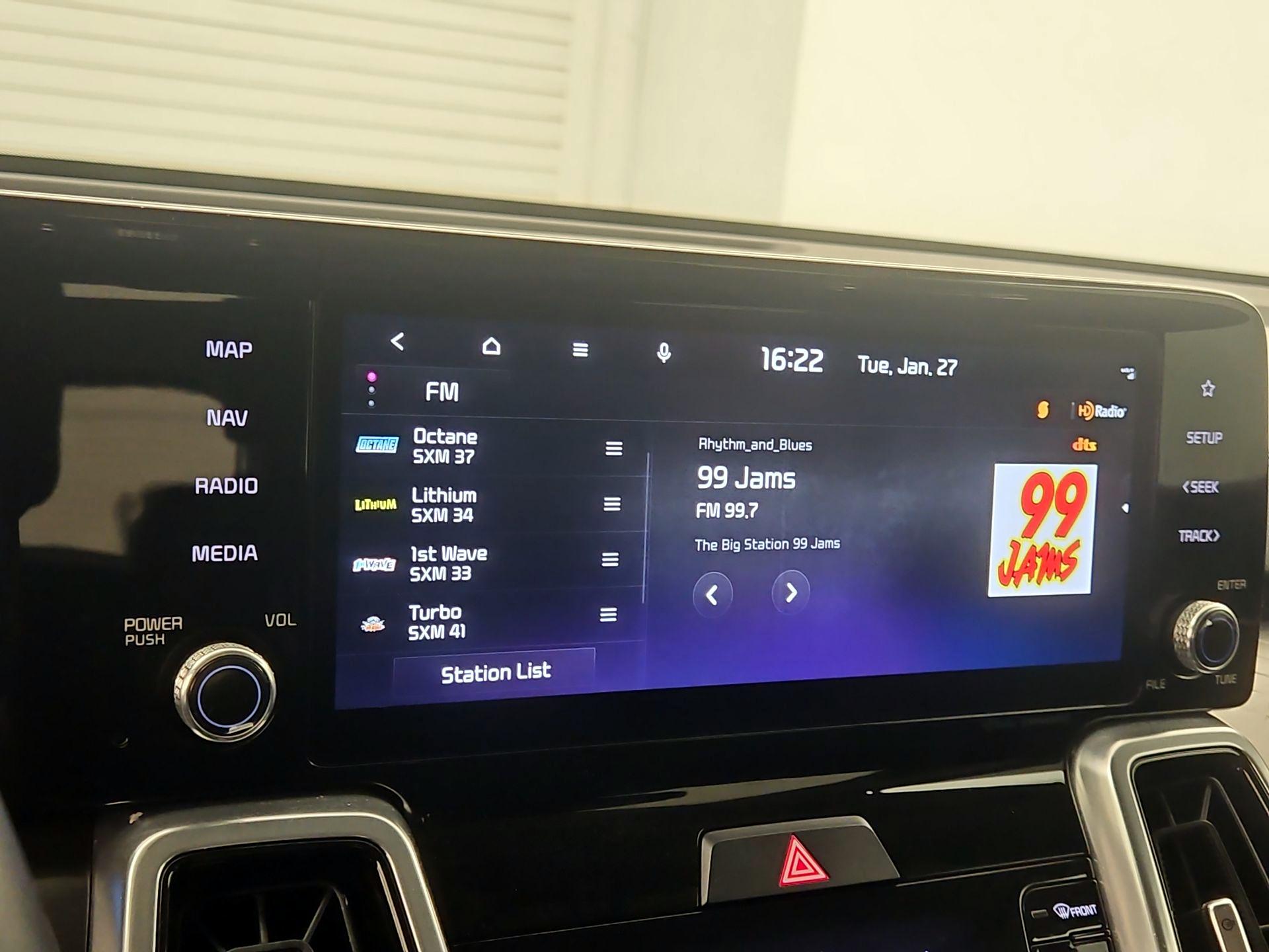 Thumbnail: 2023 Kia Sorento - 16