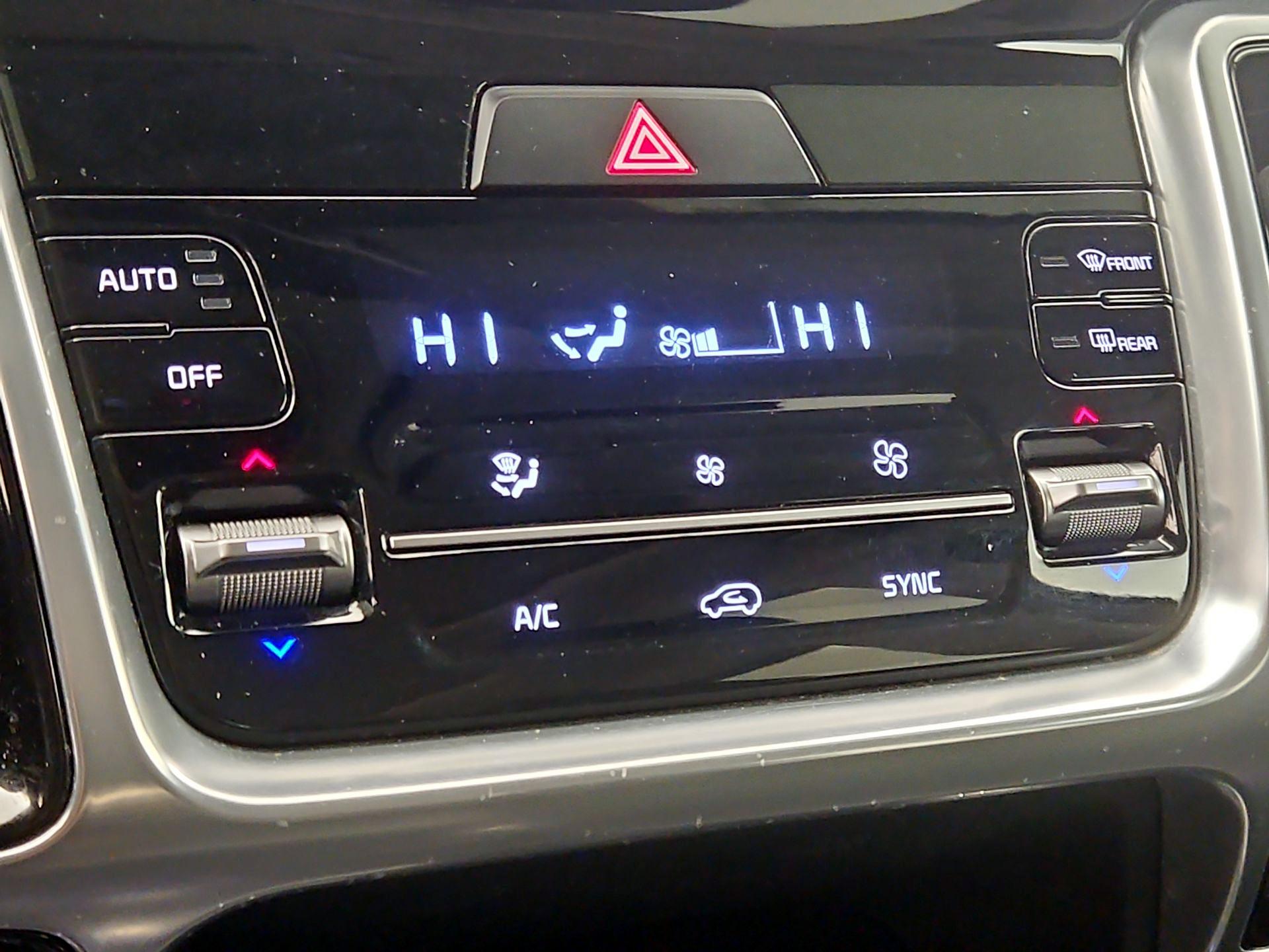 Thumbnail: 2023 Kia Sorento - 17