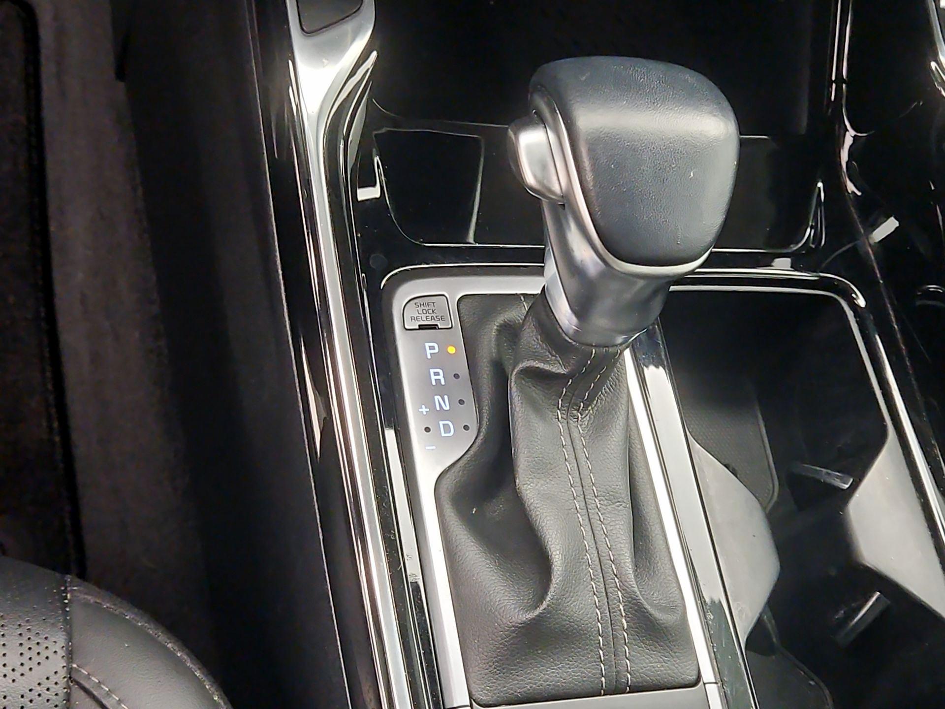 Thumbnail: 2023 Kia Sorento - 18