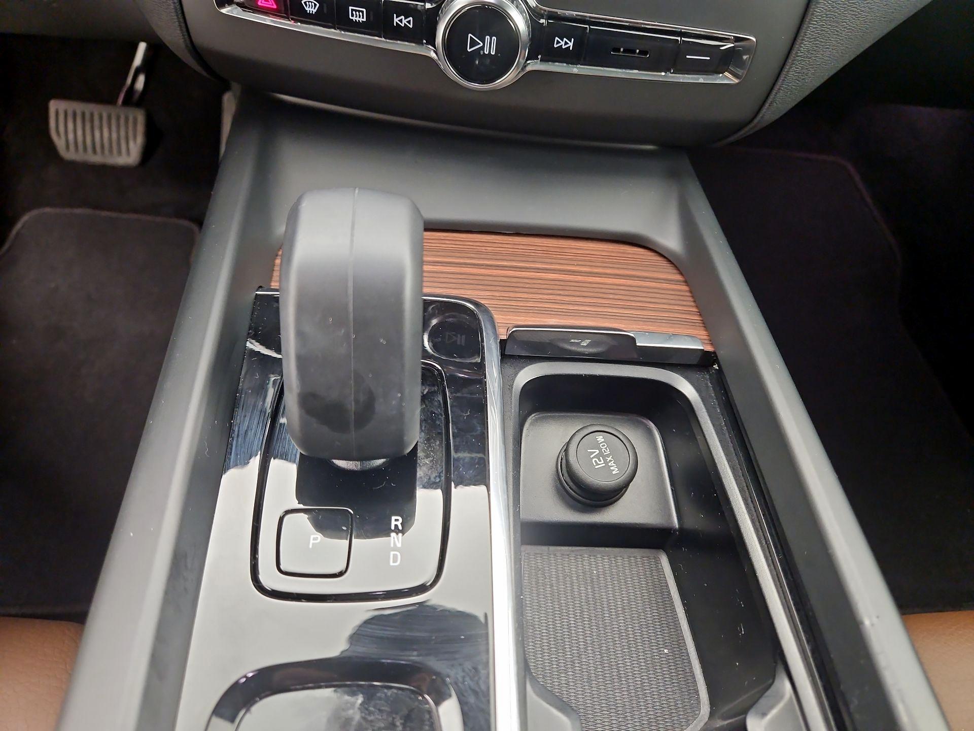 Thumbnail: 2023 Volvo XC60 - 17