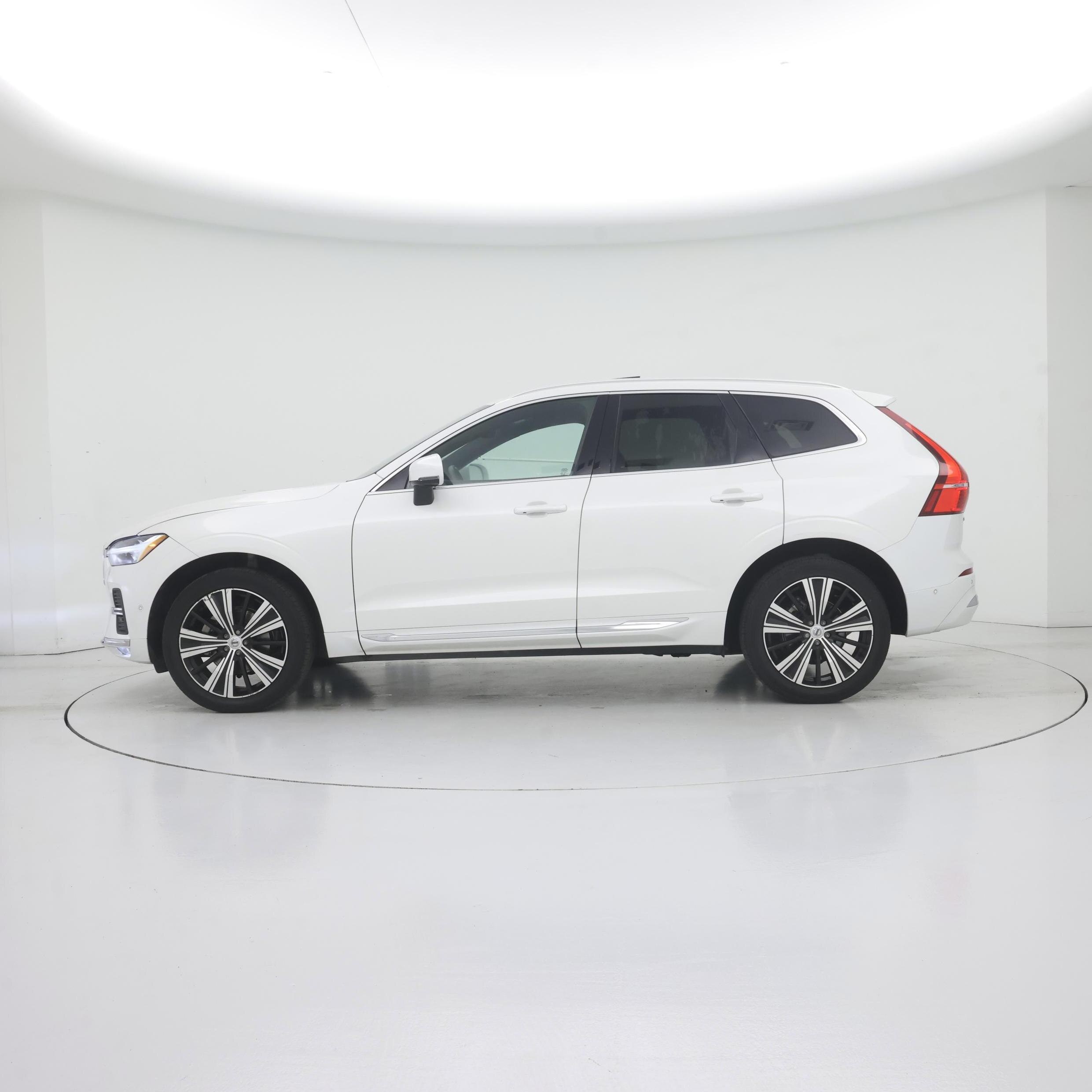 Thumbnail: 2023 Volvo XC60 - 3