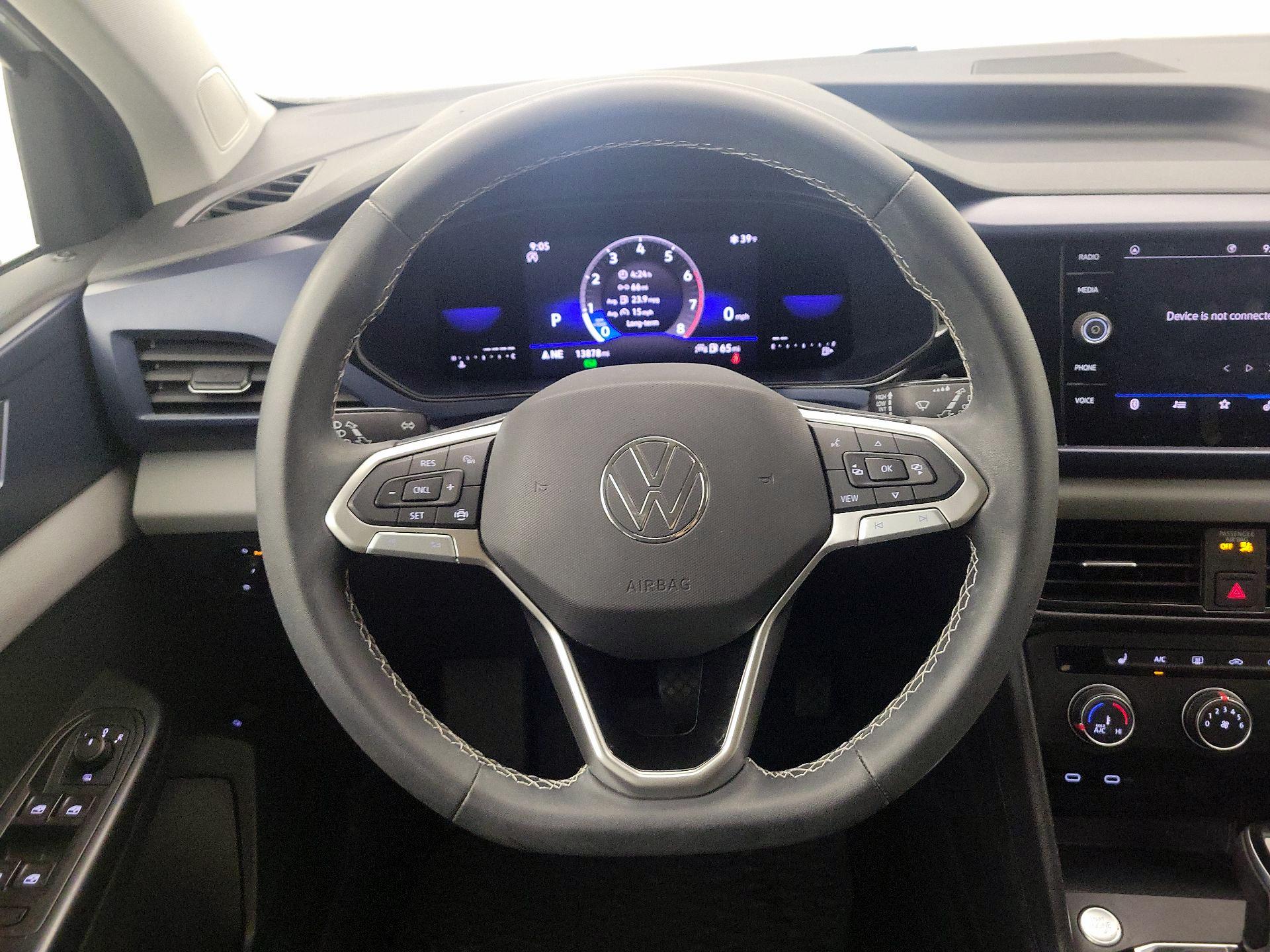 Thumbnail: 2022 Volkswagen Taos - 10