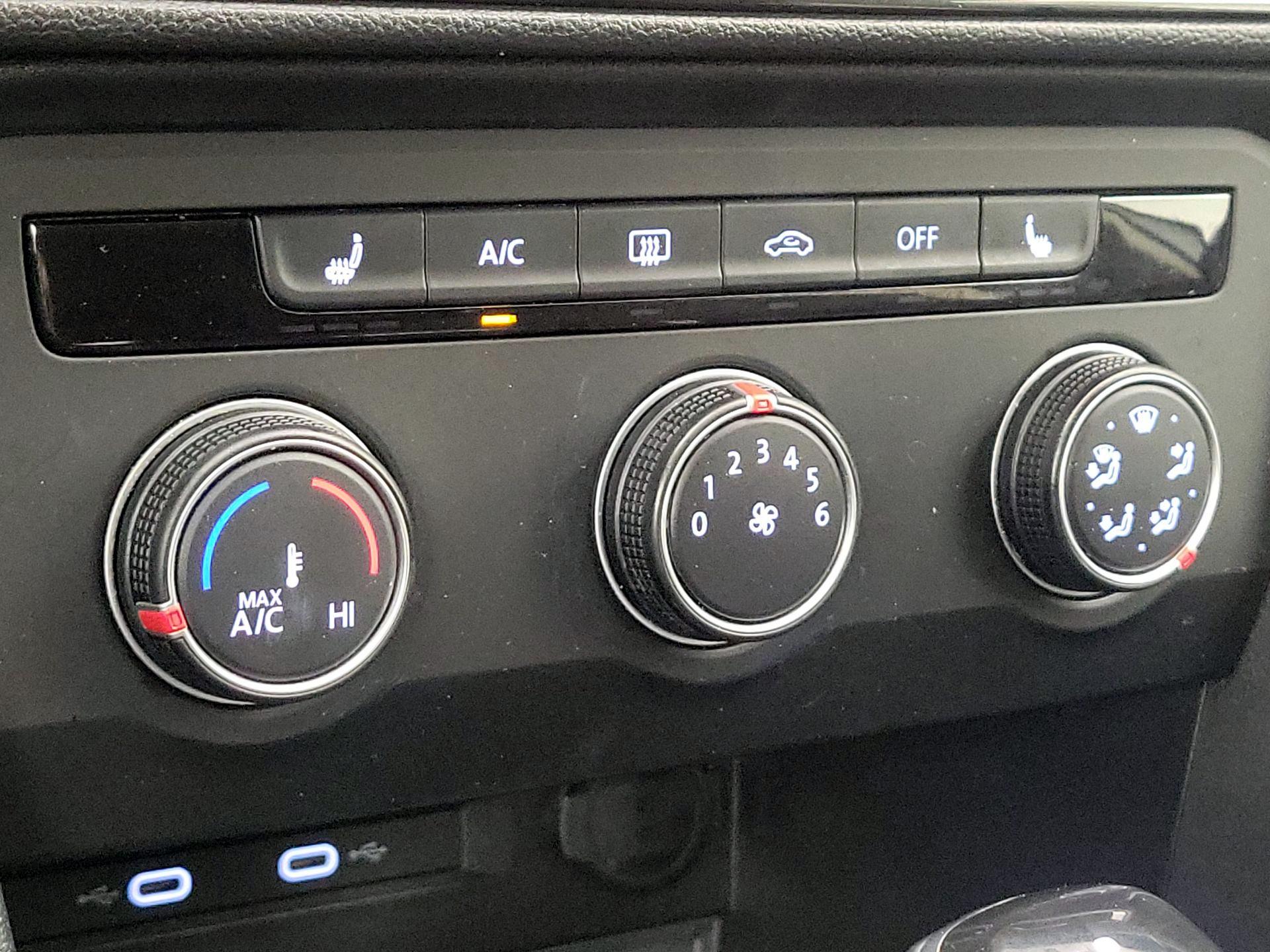 Thumbnail: 2022 Volkswagen Taos - 16