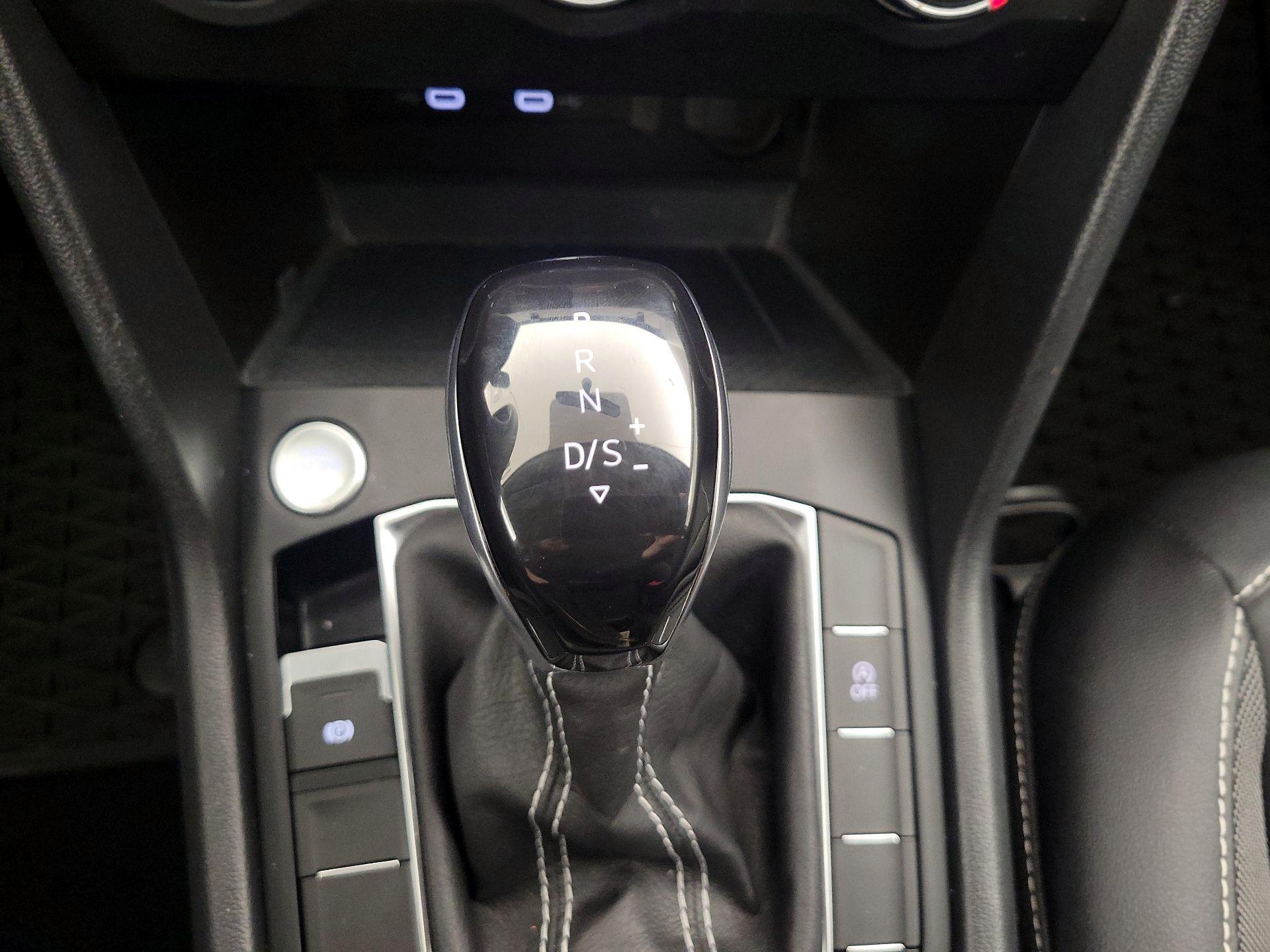 Thumbnail: 2022 Volkswagen Taos - 17