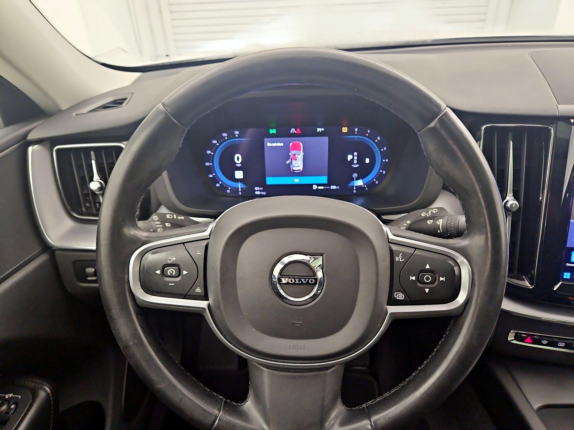 Thumbnail: 2022 Volvo XC60 - 10