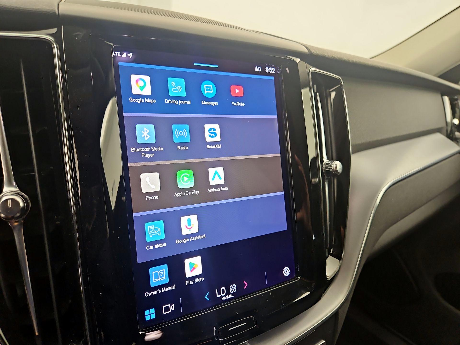 Thumbnail: 2022 Volvo XC60 - 16