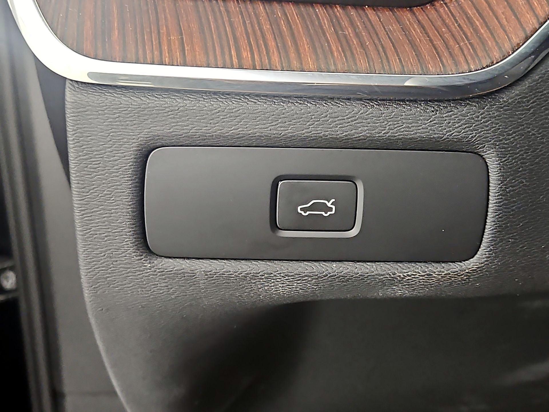 Thumbnail: 2023 Volvo XC60 - 13