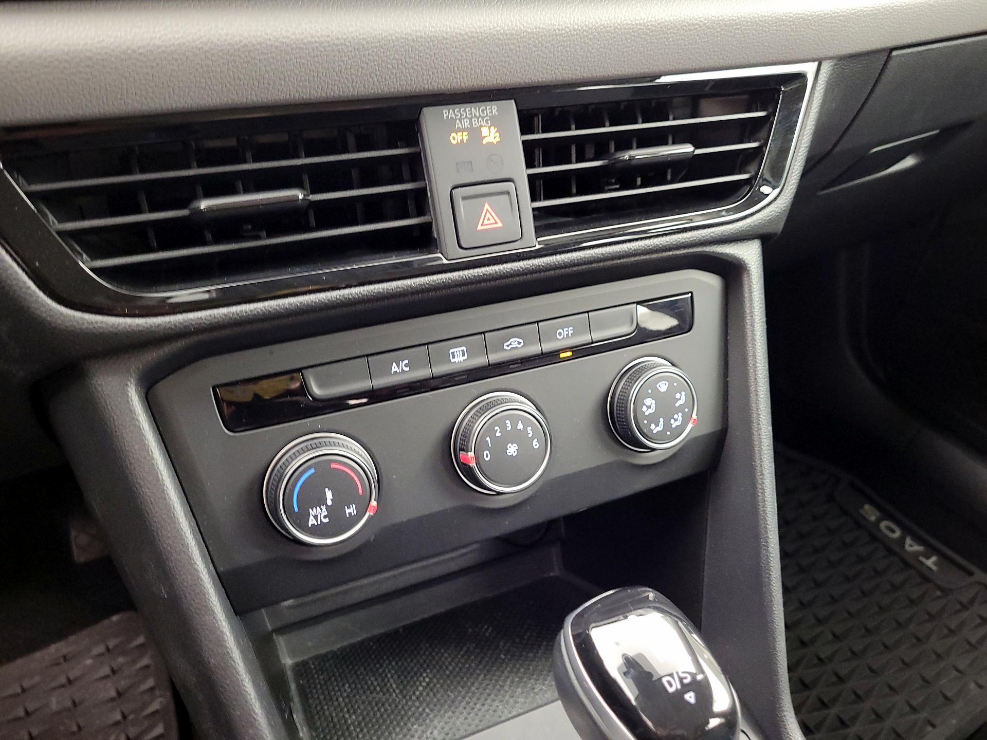 Thumbnail: 2022 Volkswagen Taos - 14