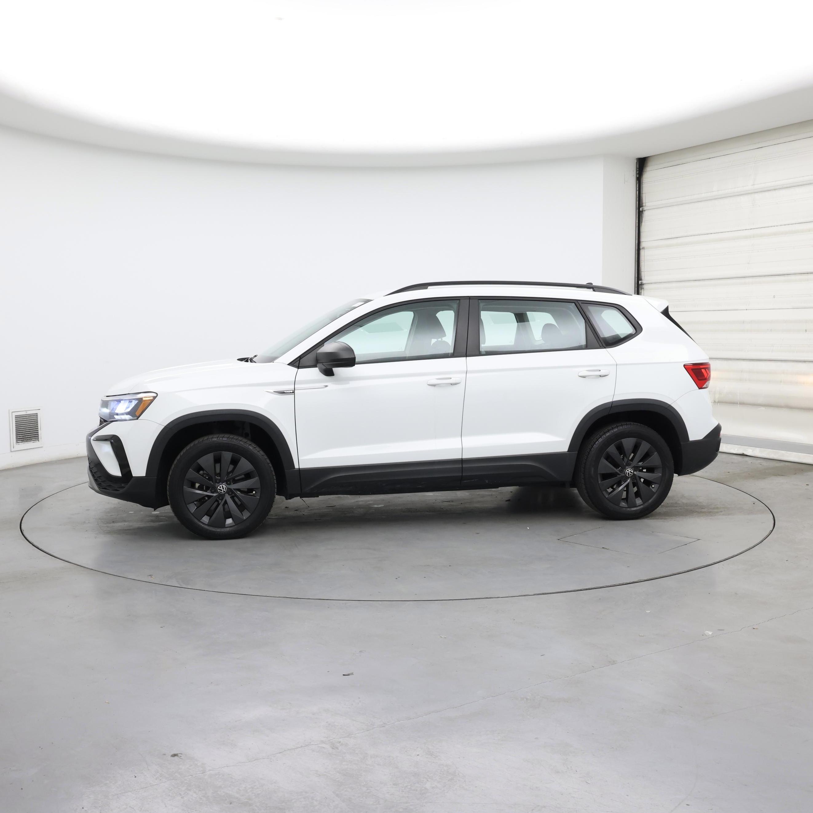 Thumbnail: 2022 Volkswagen Taos - 3