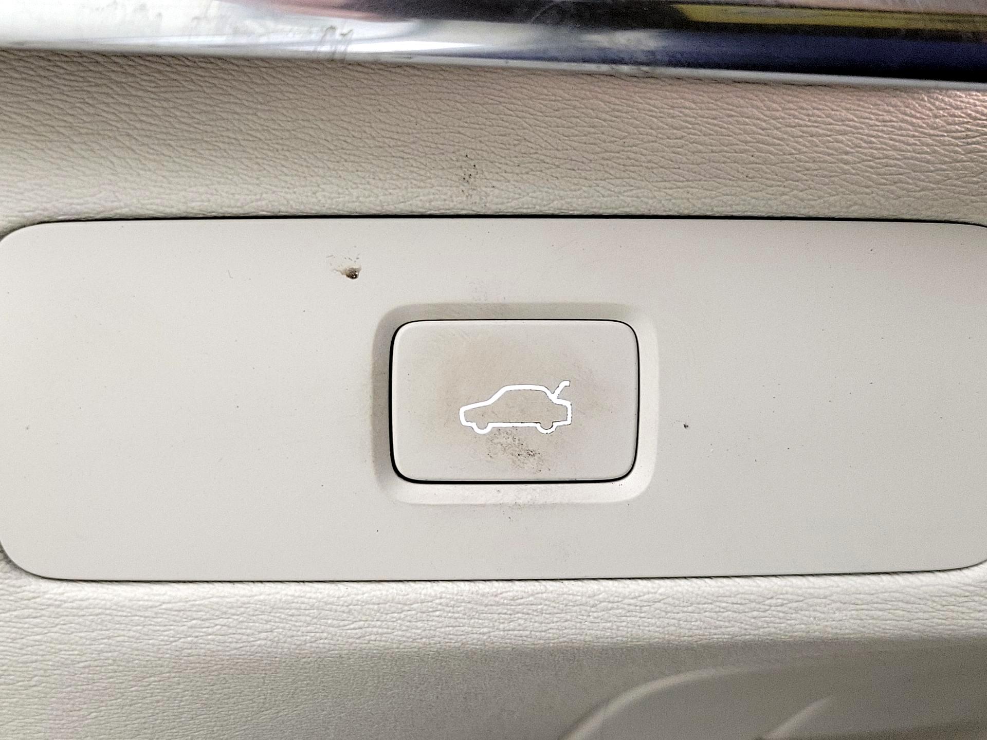 Thumbnail: 2023 Volvo XC90 - 13