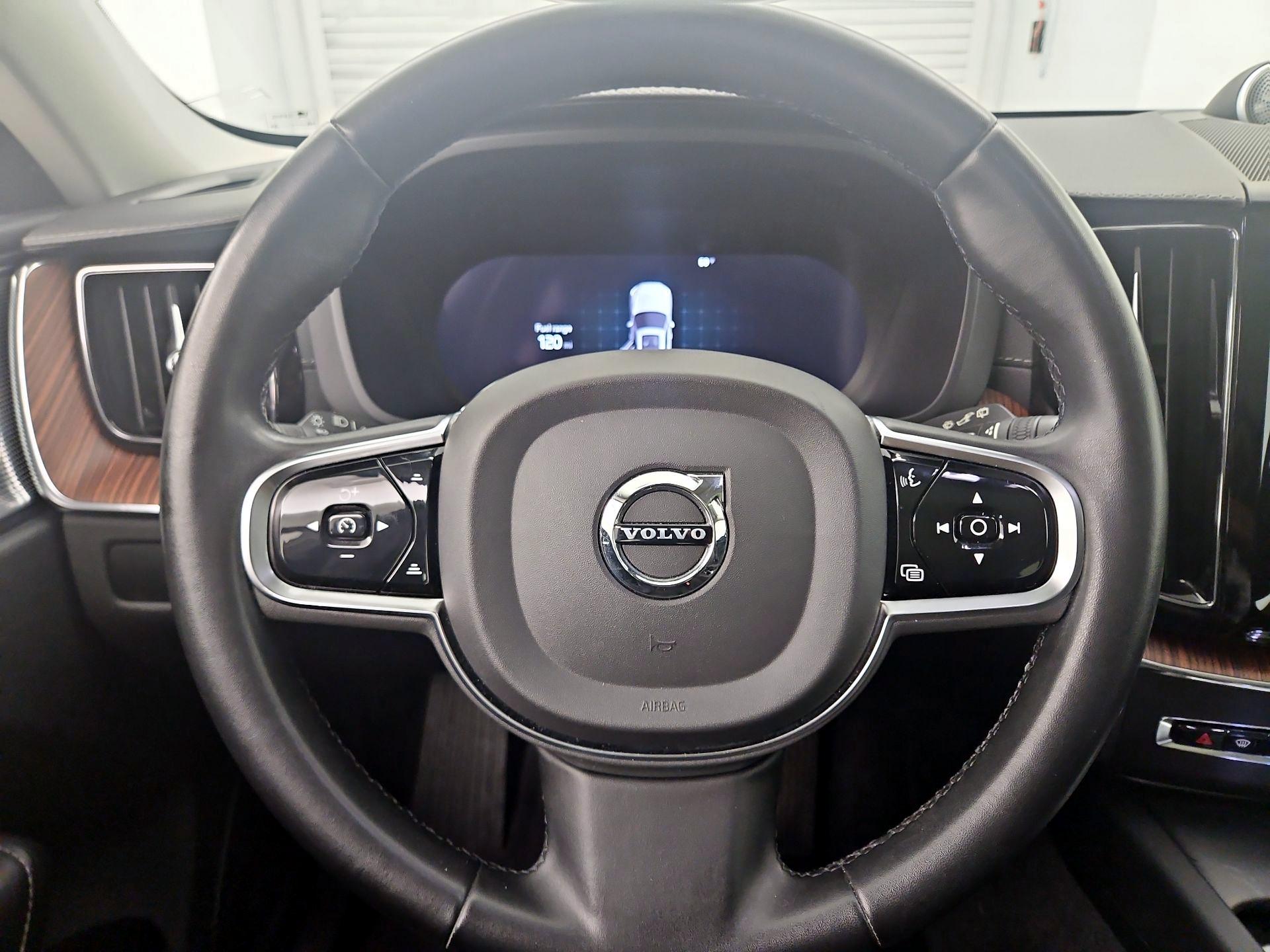 Thumbnail: 2023 Volvo XC60 - 10