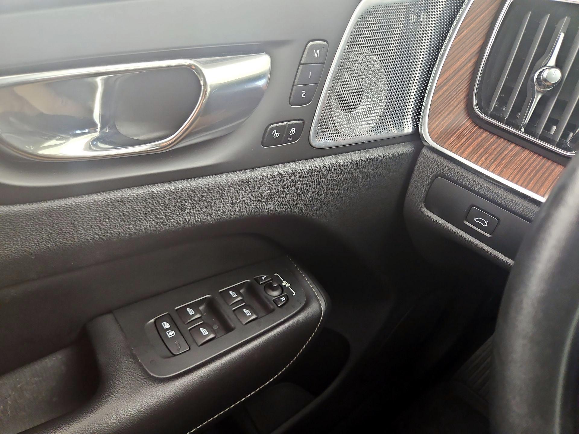 Thumbnail: 2023 Volvo XC60 - 12