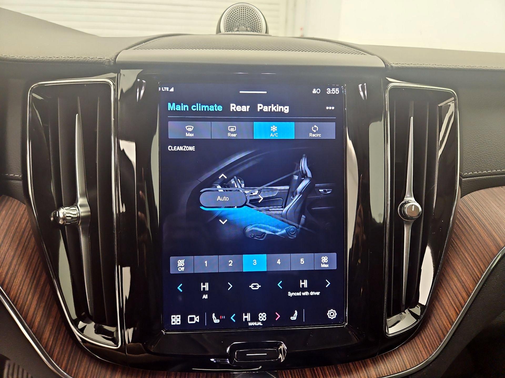 Thumbnail: 2023 Volvo XC60 - 16