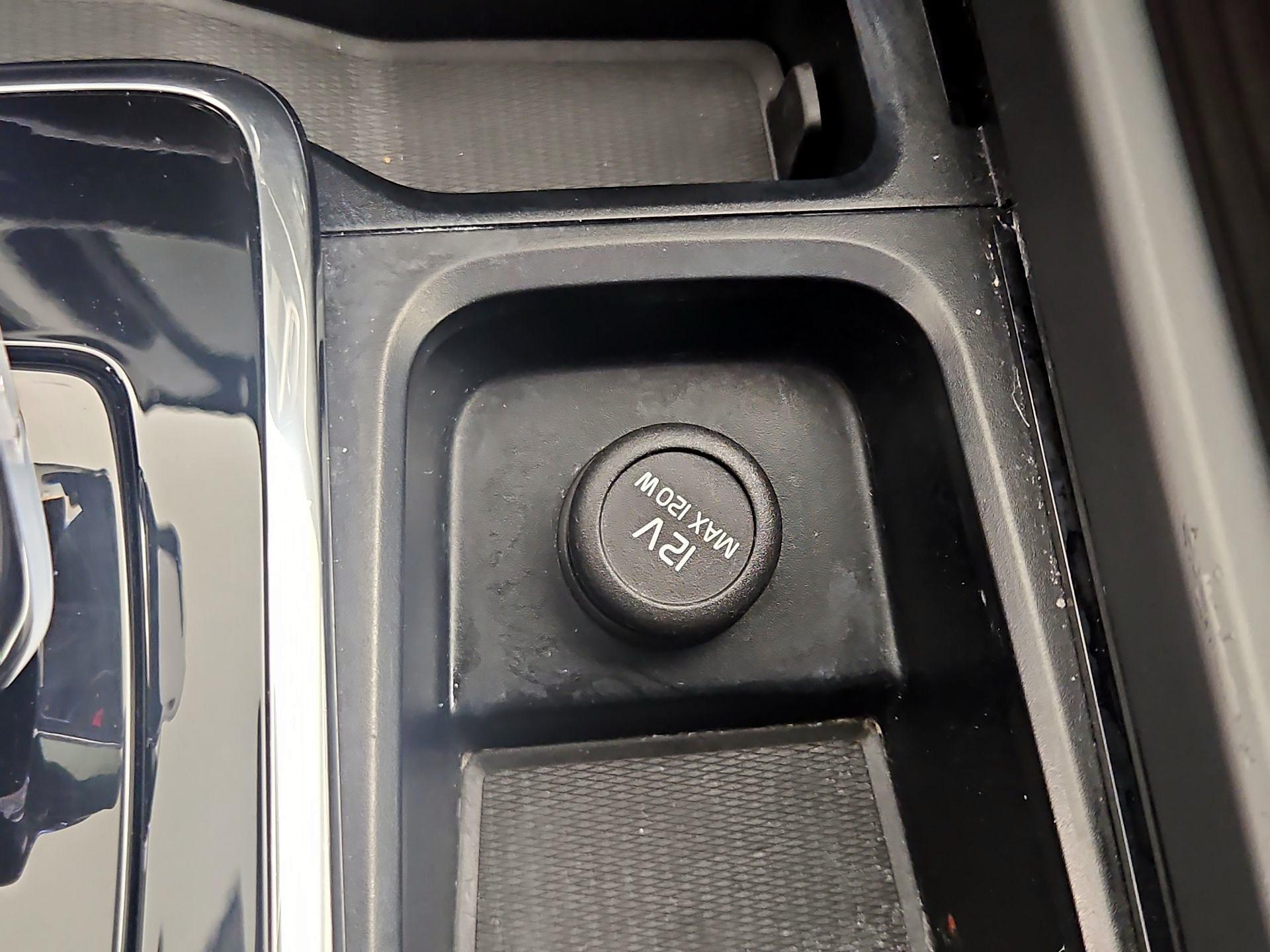 Thumbnail: 2023 Volvo XC60 - 19