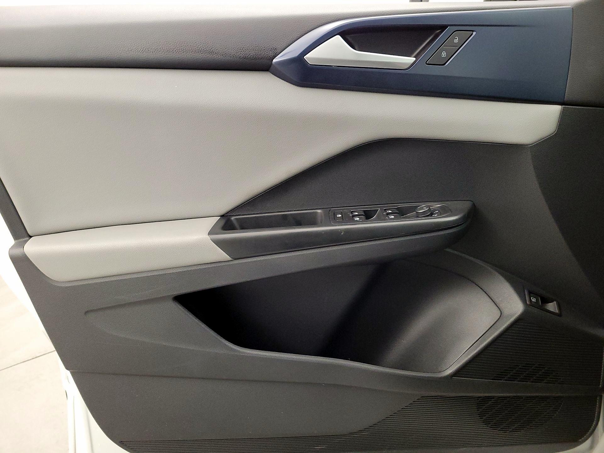 Thumbnail: 2022 Volkswagen Taos - 12