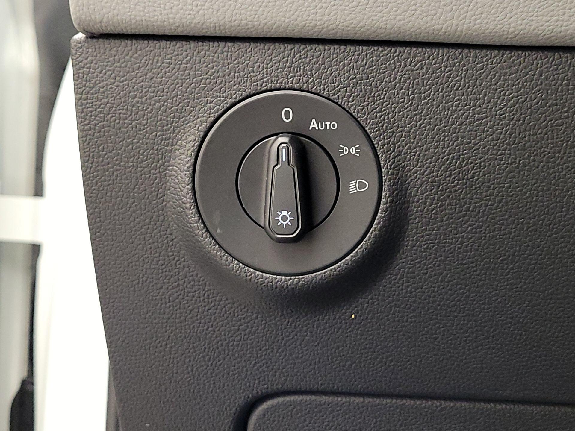 Thumbnail: 2022 Volkswagen Taos - 13