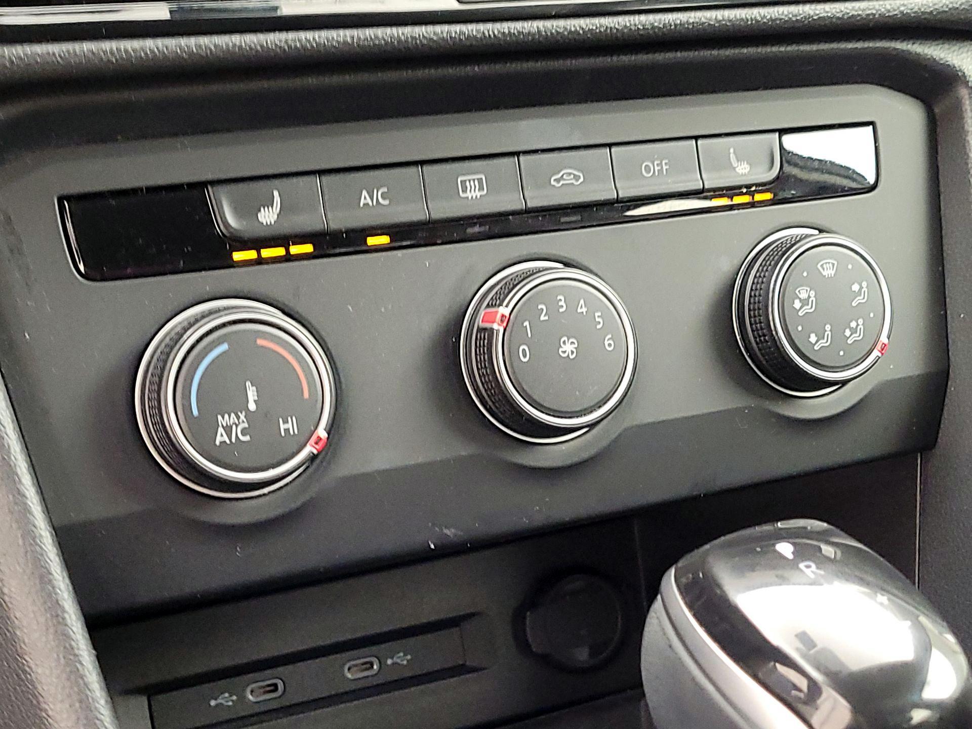 Thumbnail: 2022 Volkswagen Taos - 16