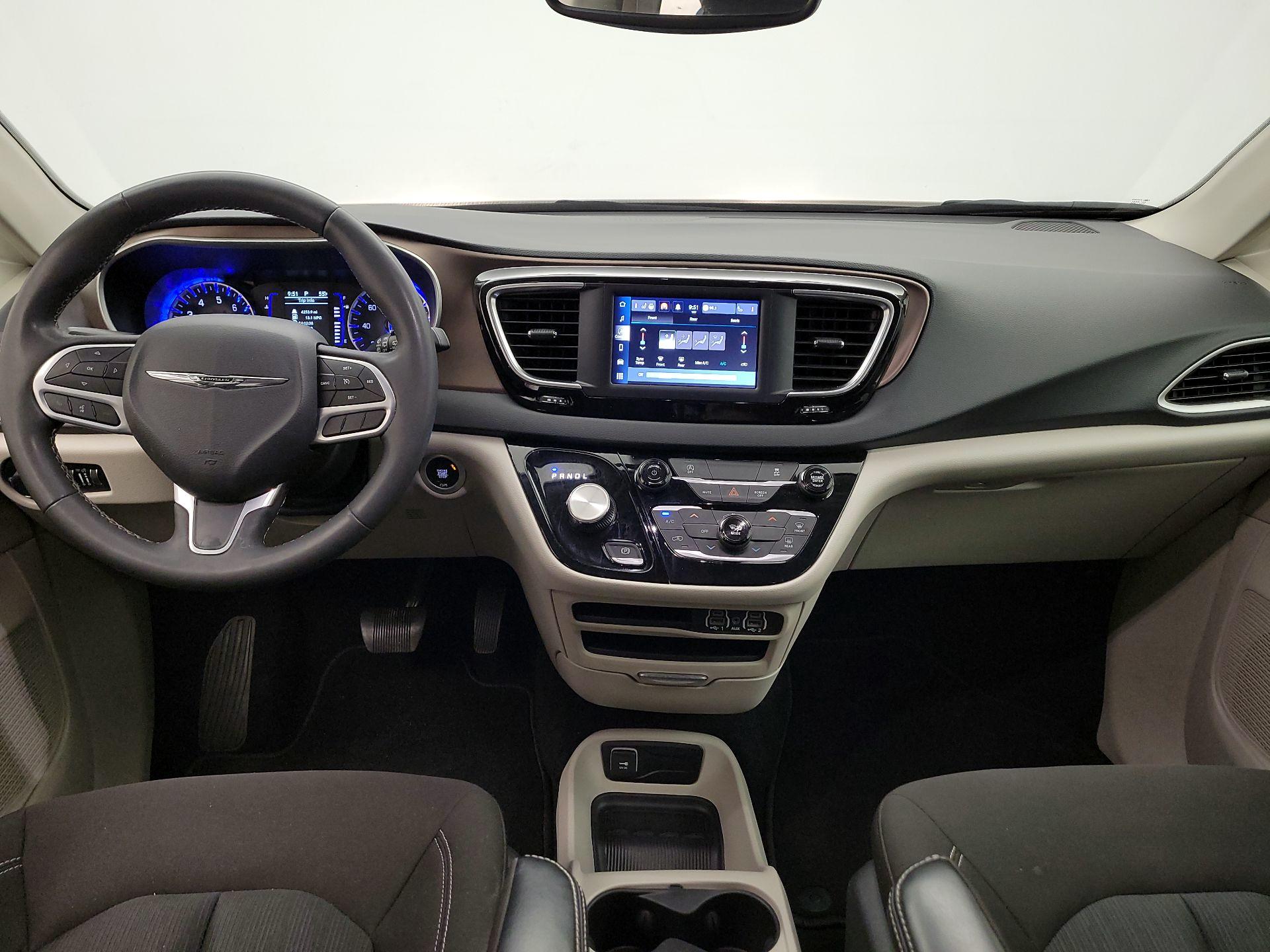 Thumbnail: 2023 Chrysler Voyager - 9