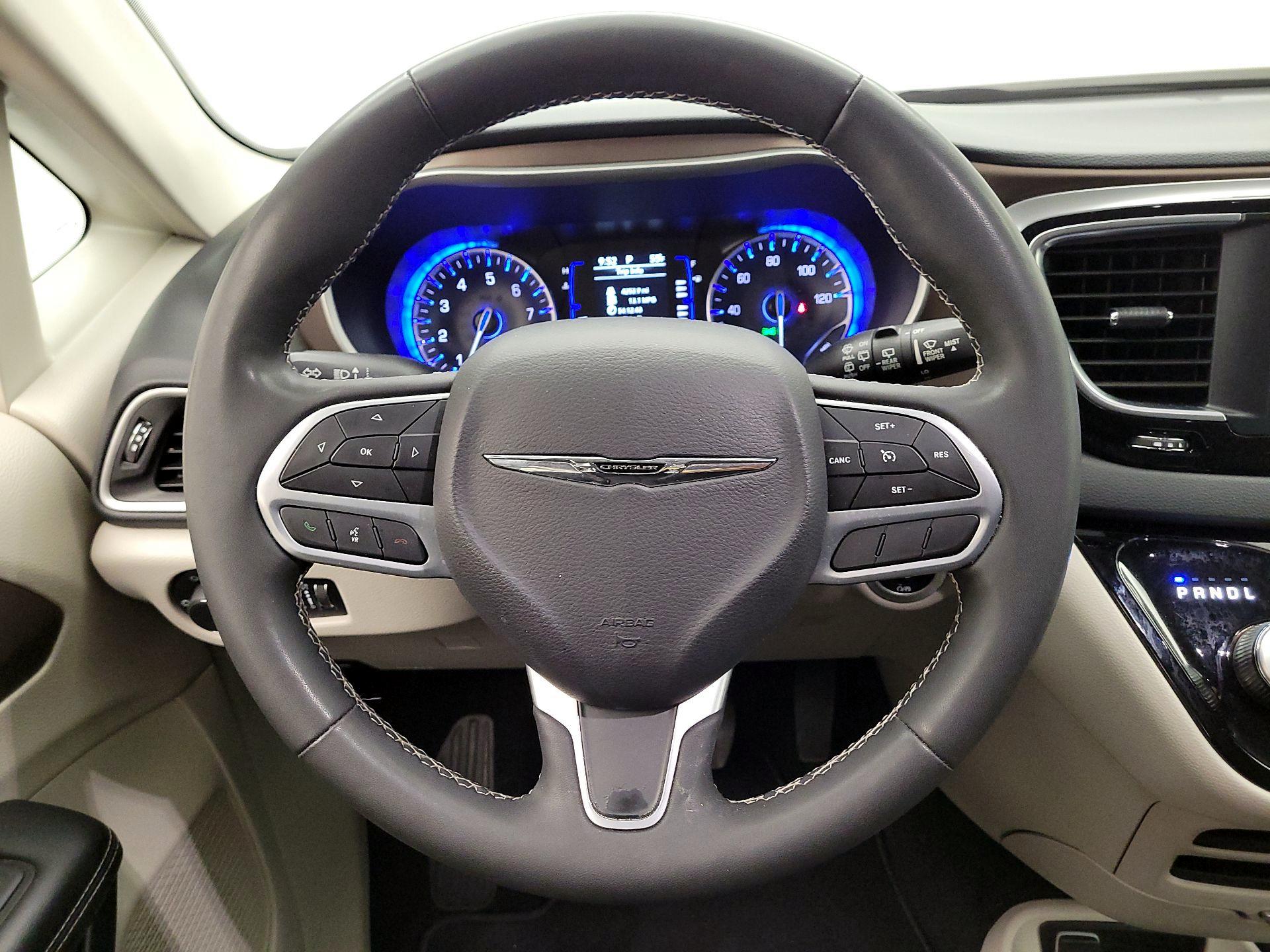 Thumbnail: 2023 Chrysler Voyager - 10