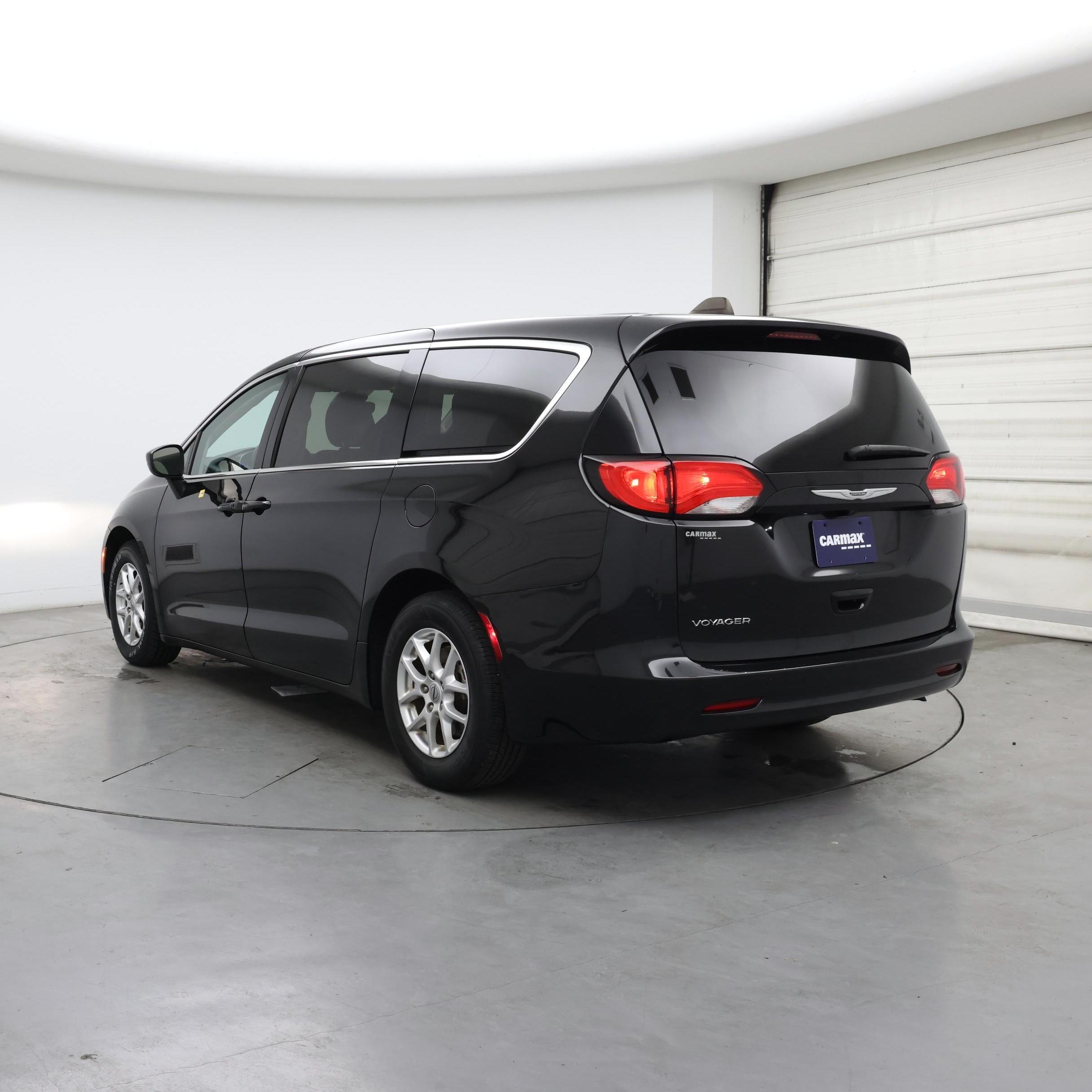 Thumbnail: 2023 Chrysler Voyager - 2